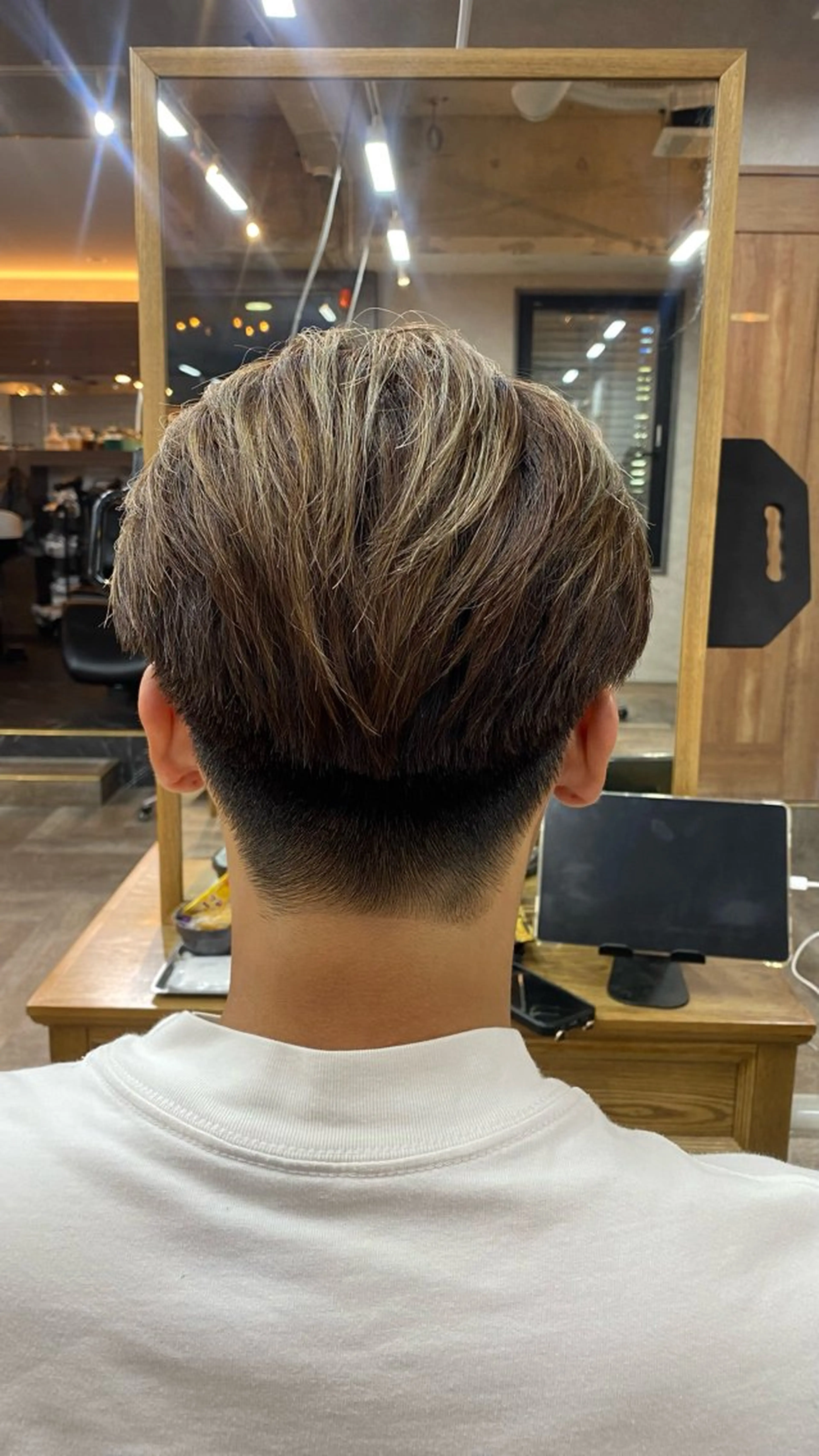 ショート カラー カット 飯田 雷晟のヘアスタイル