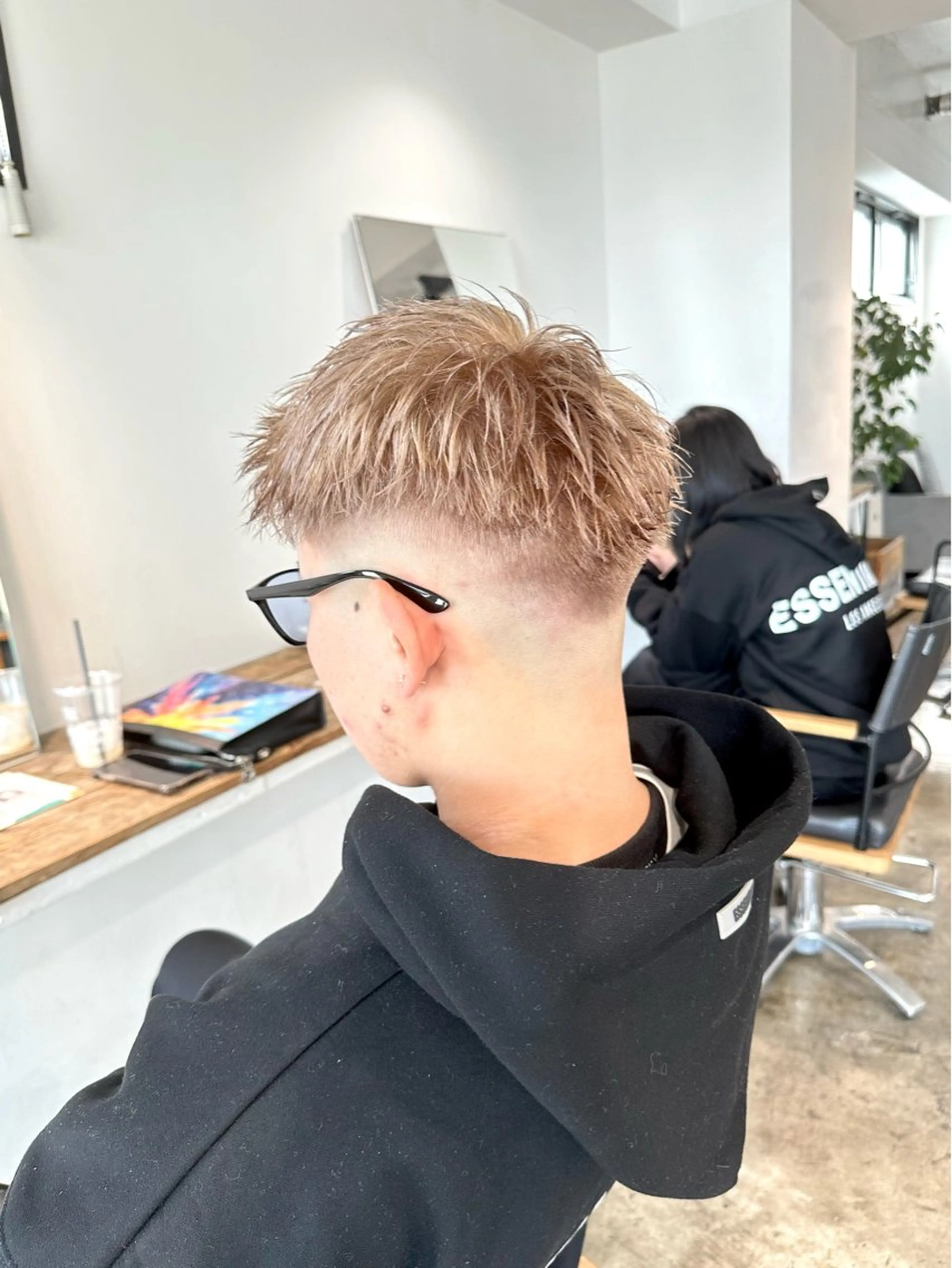 メンズ メンズブリーチ フェードカット メンズハイトーン メンズパーマ スキンフェード カット ヘアカラー トリートメント 骨格補正施術/メンズ 専門美容師/YUYAのヘアスタイル