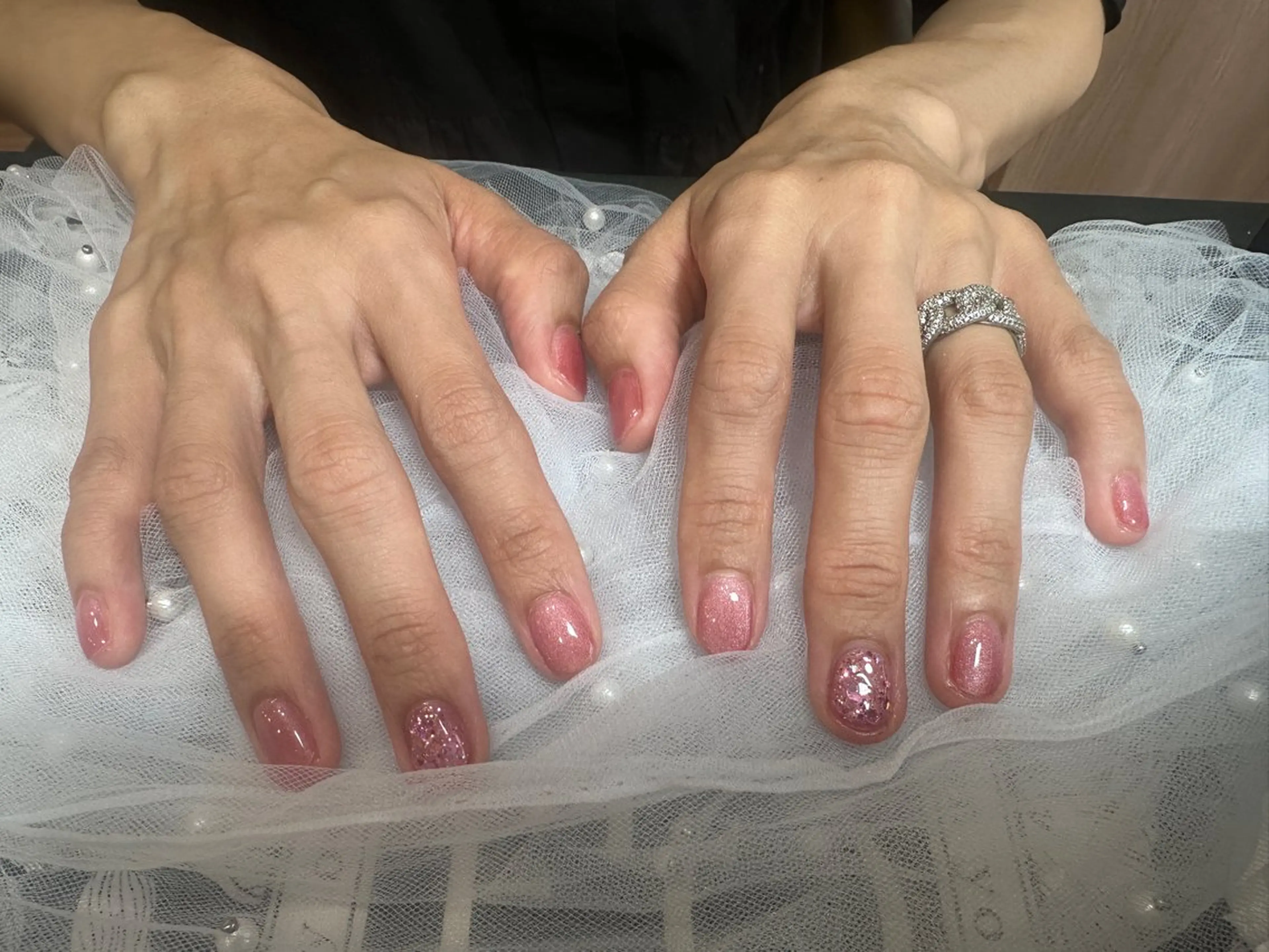 新規オフ無料、マグネットネイル、オフの場合は45分の追加が必要です。２回目オフあり場合は追加500円です。の写真