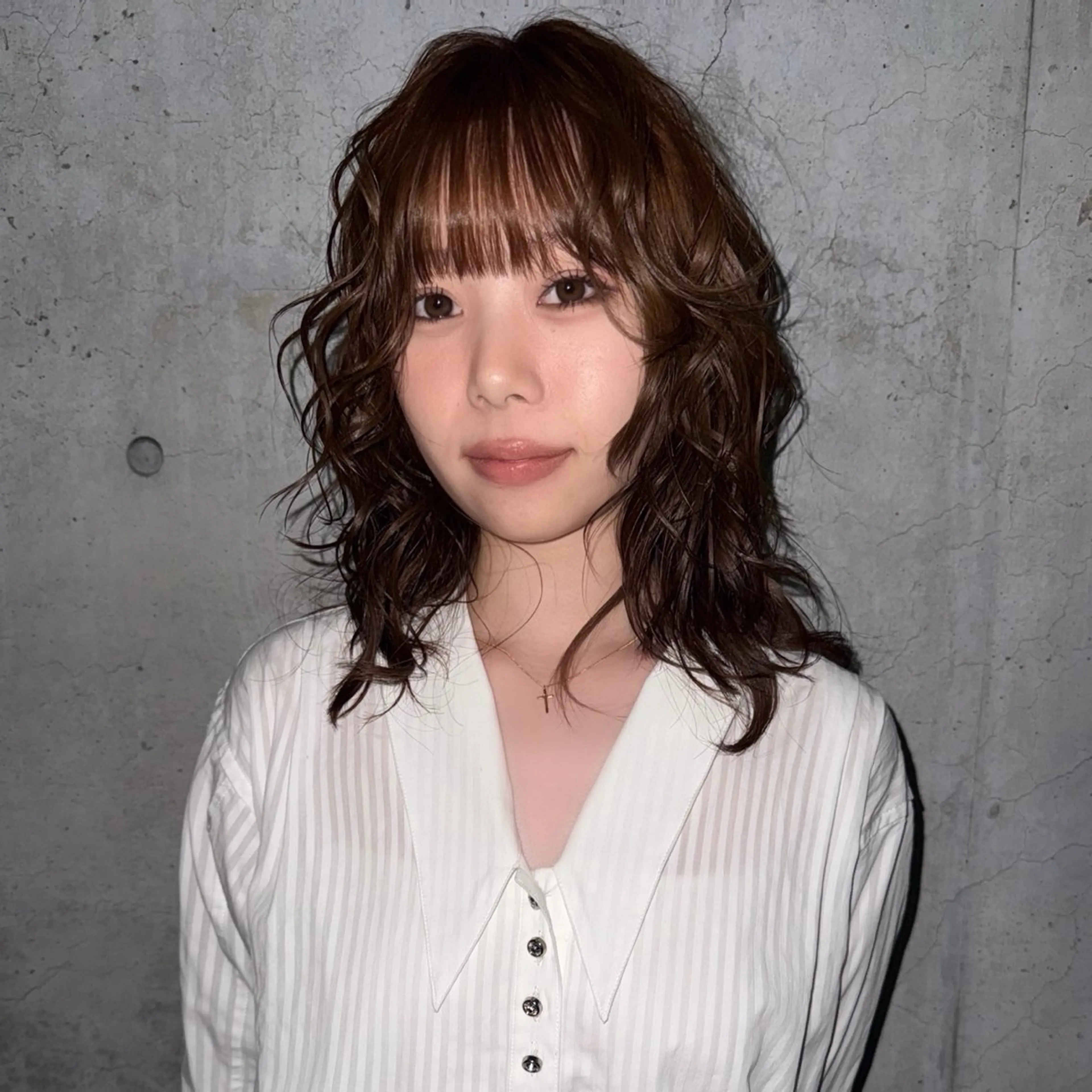 セミロング anna 韓国レイヤ ー/ ハッシュカットのヘアスタイル