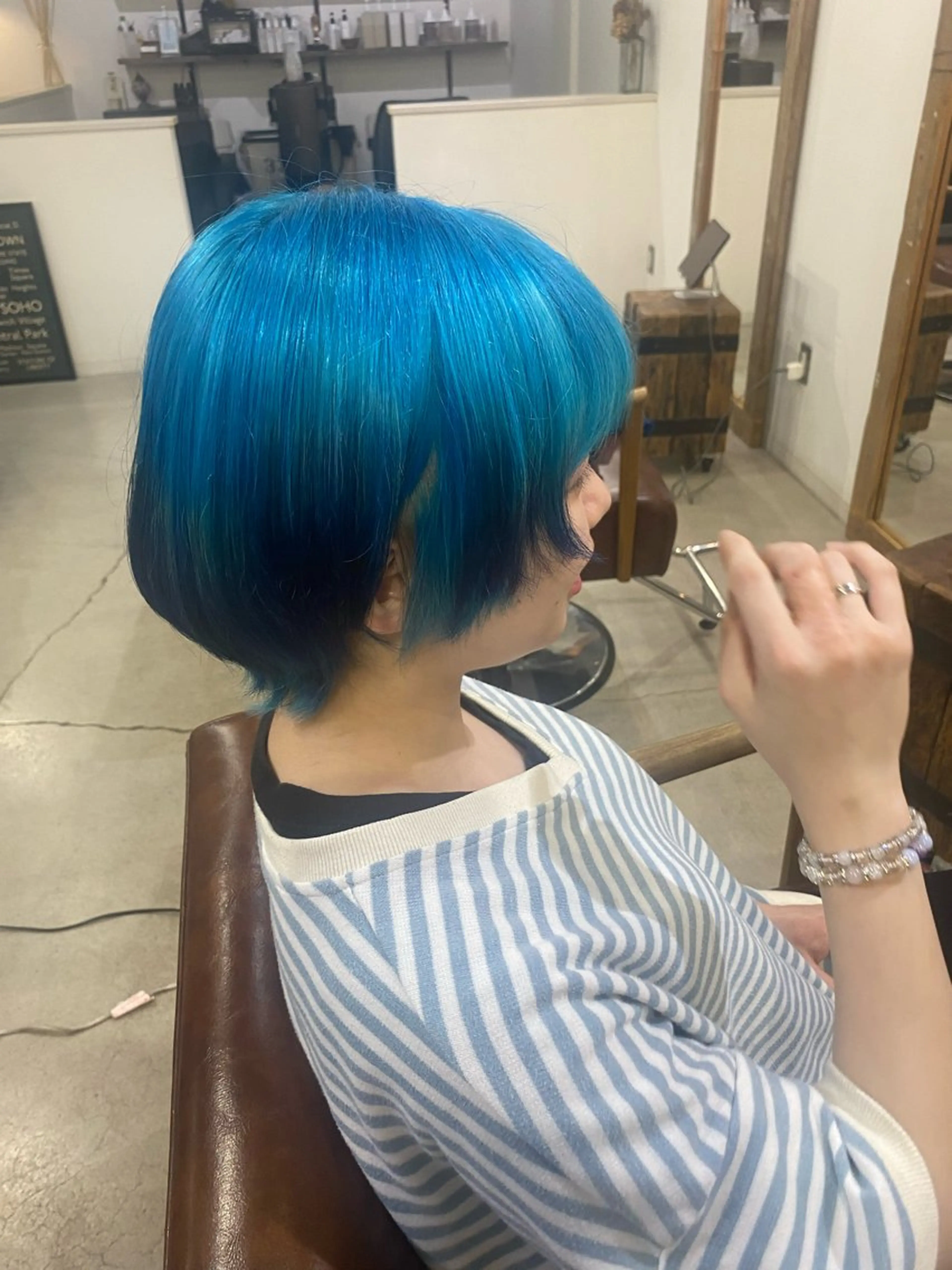 ショート カラー ブリーチ グラデーションカラー ヘアカラー hair and lifestyleSOHO所属・SOHO サラのヘアスタイル