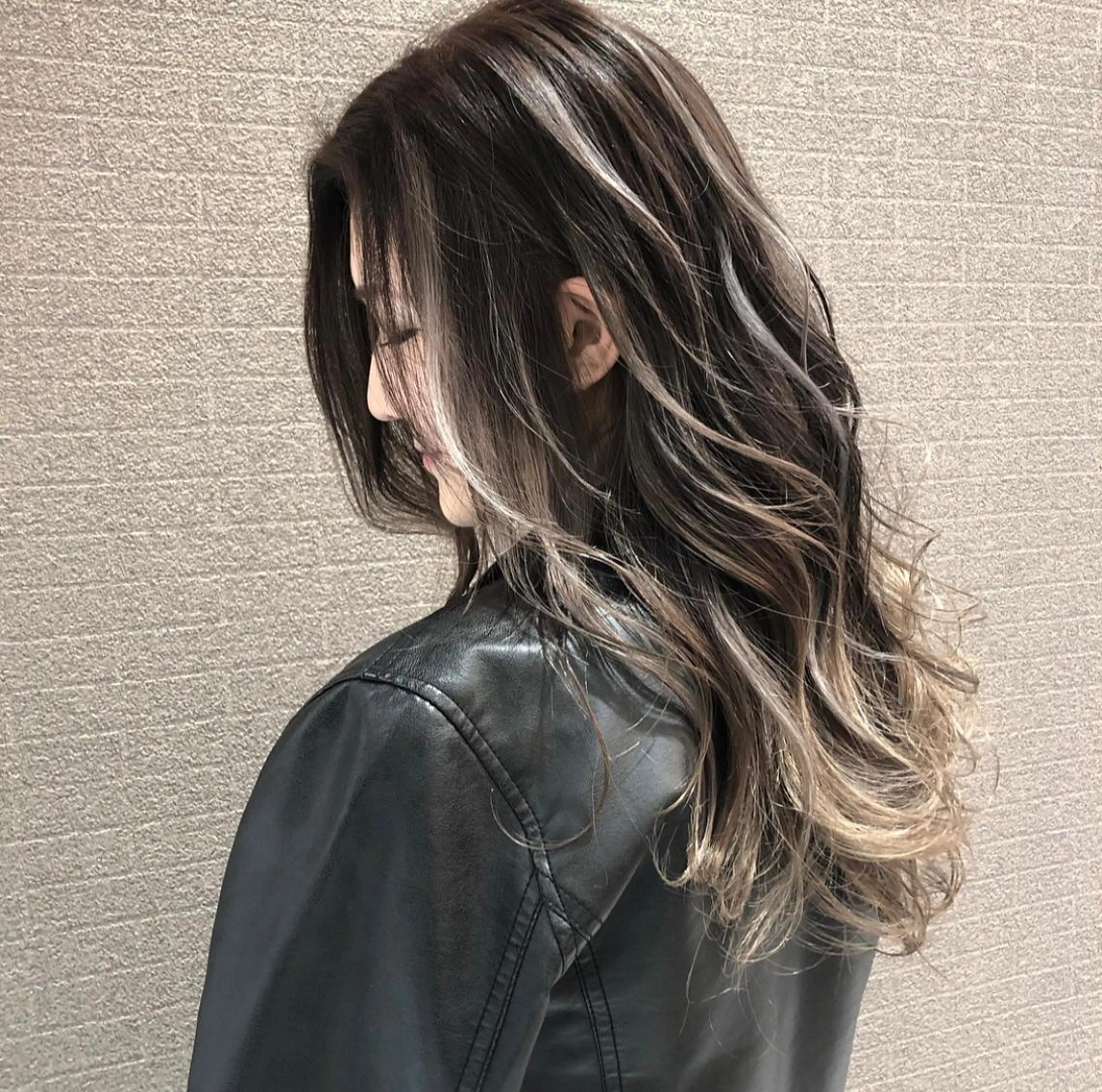 ロング カラー ヘアアレンジ バレイヤージュ デザインカラー グラデーションカラー ハイライトカラー ハイトーンカラー アンドウ ユウ/ レイヤーカット/韓国のヘアスタイル