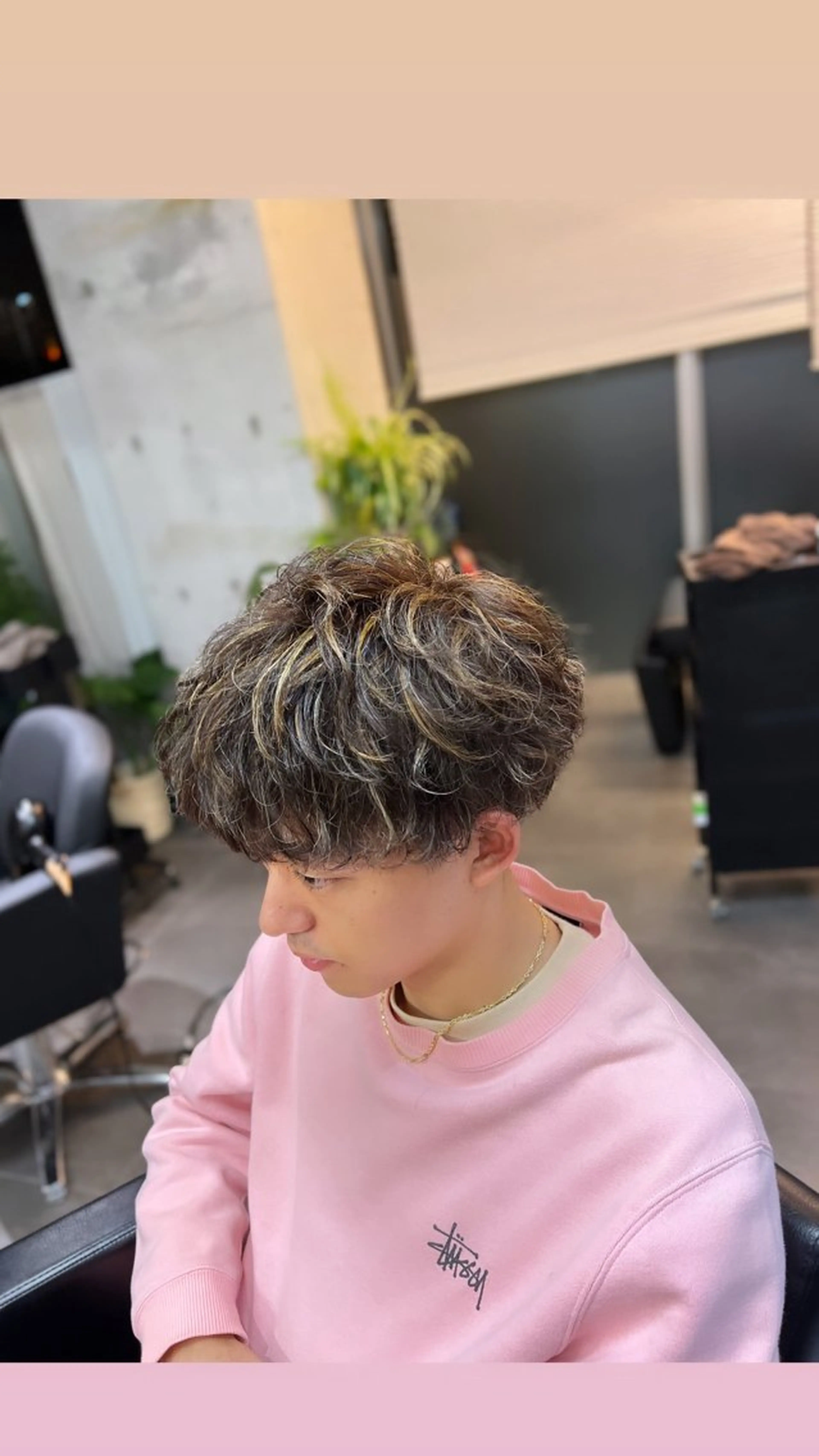 [🍏イチ押し🍏][メンズカット+外国人風ハイライト☘️ブリーチ込み+パーマ] + 頭皮トニック付きの写真