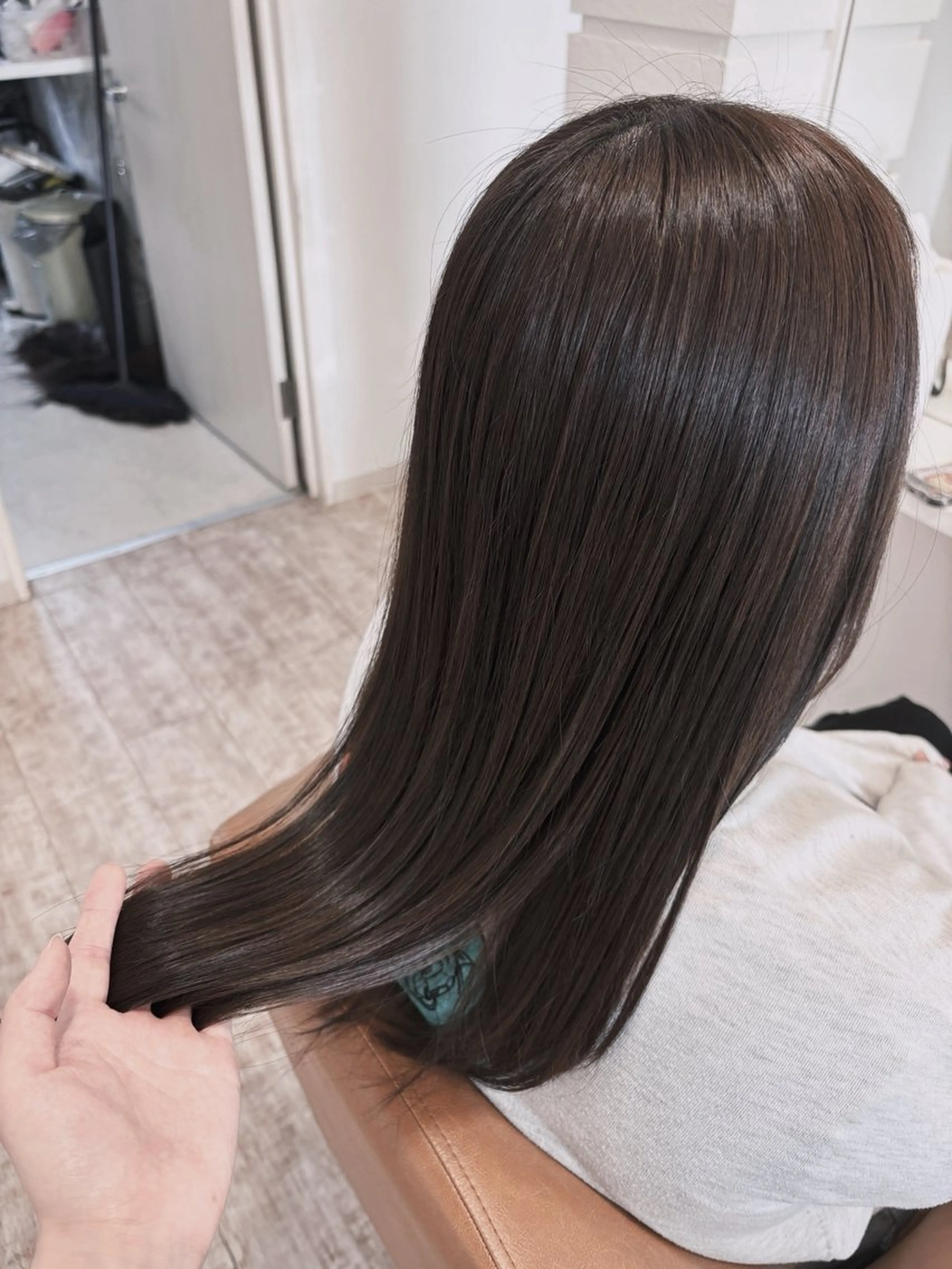 ロング カット ヘアカラー トリートメント wakana /透明感カラー/艶髪のヘアスタイル