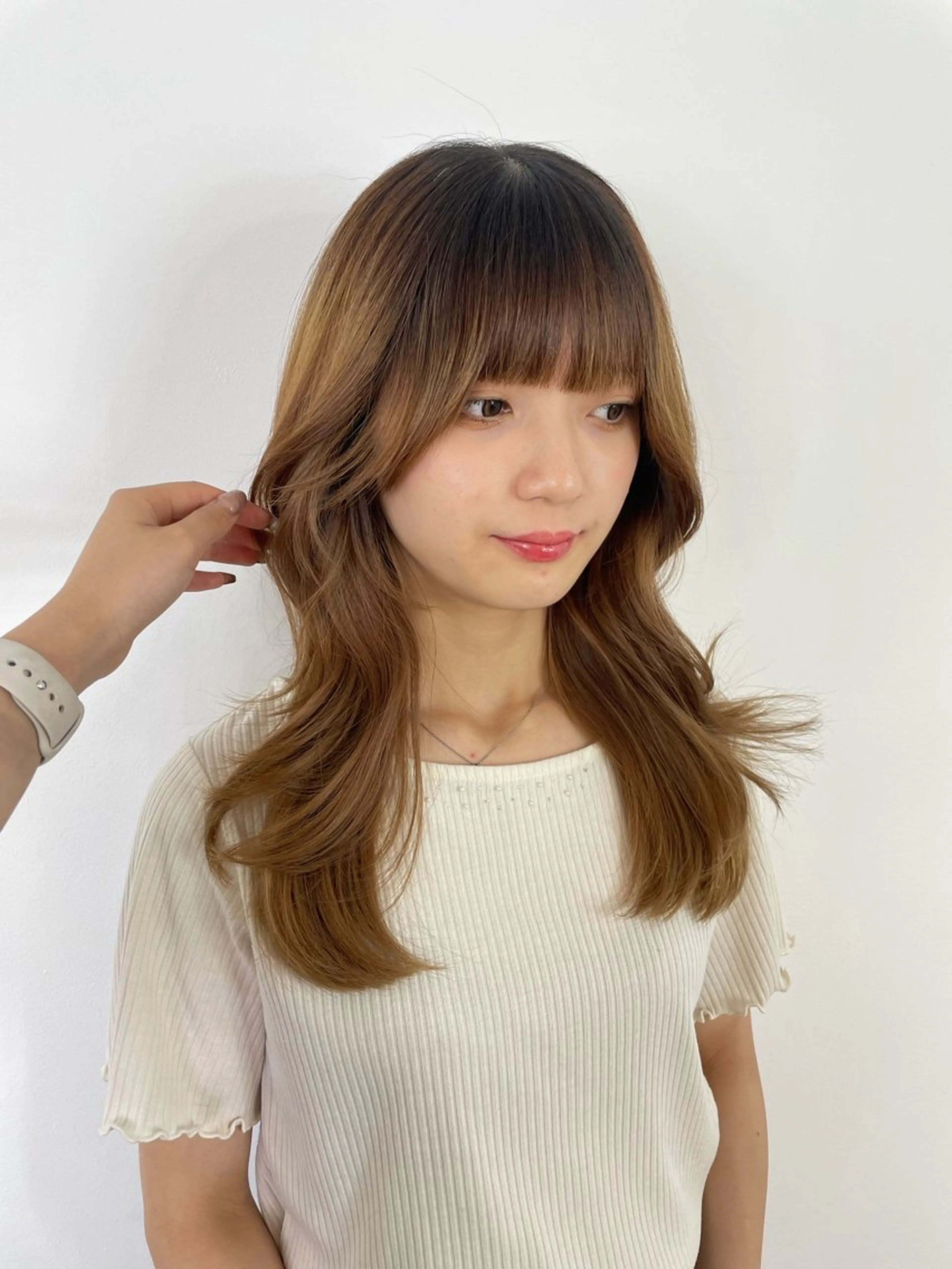 セミロング くびれヘア 顔周りカット 韓国風ヘア レイヤーカット MINAMO 韓国レイヤーのヘアスタイル