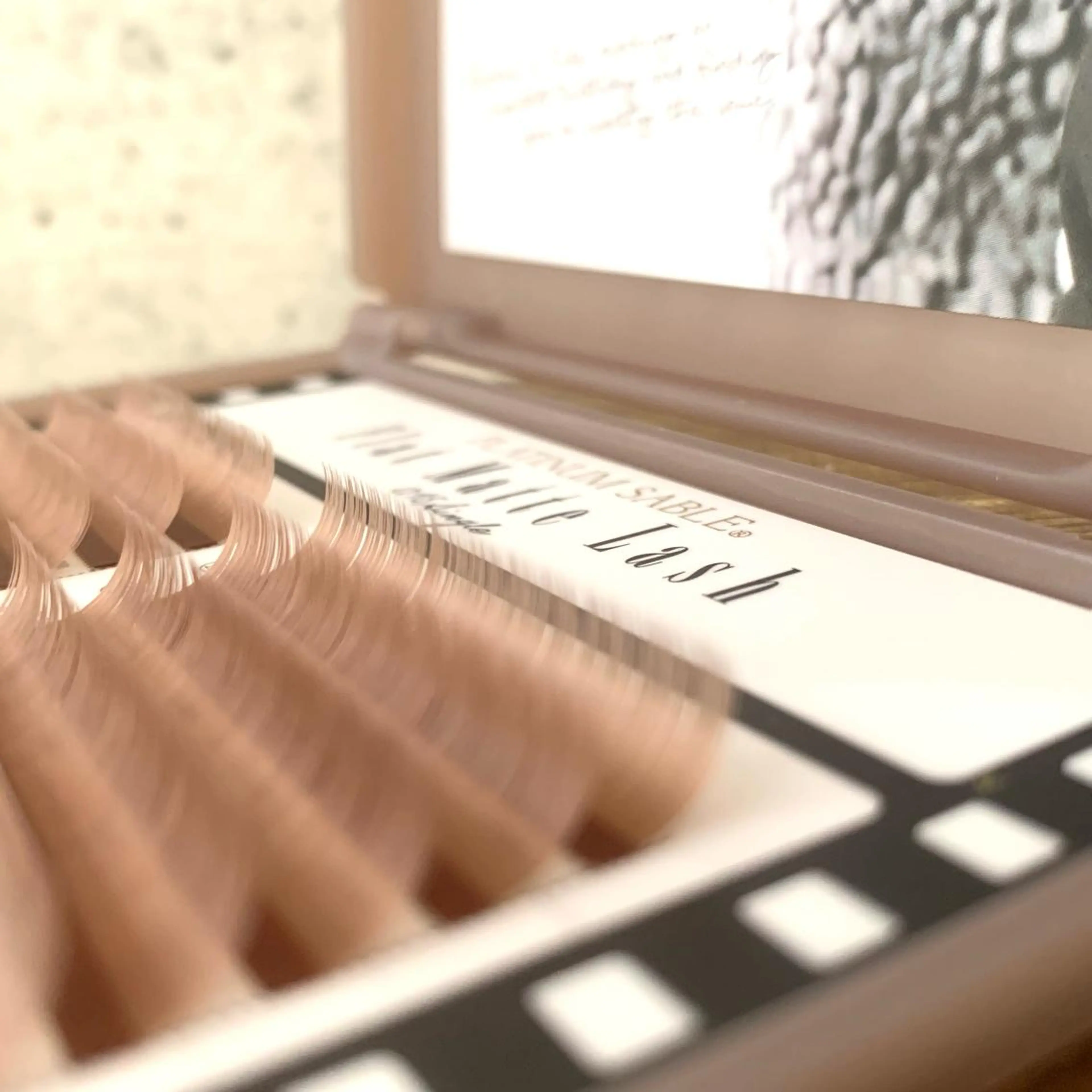 マツエク・マツパ カラーマツエク ジュルビアン美容室所属・ジュルビアン 美容室のエステ・リラクイメージ