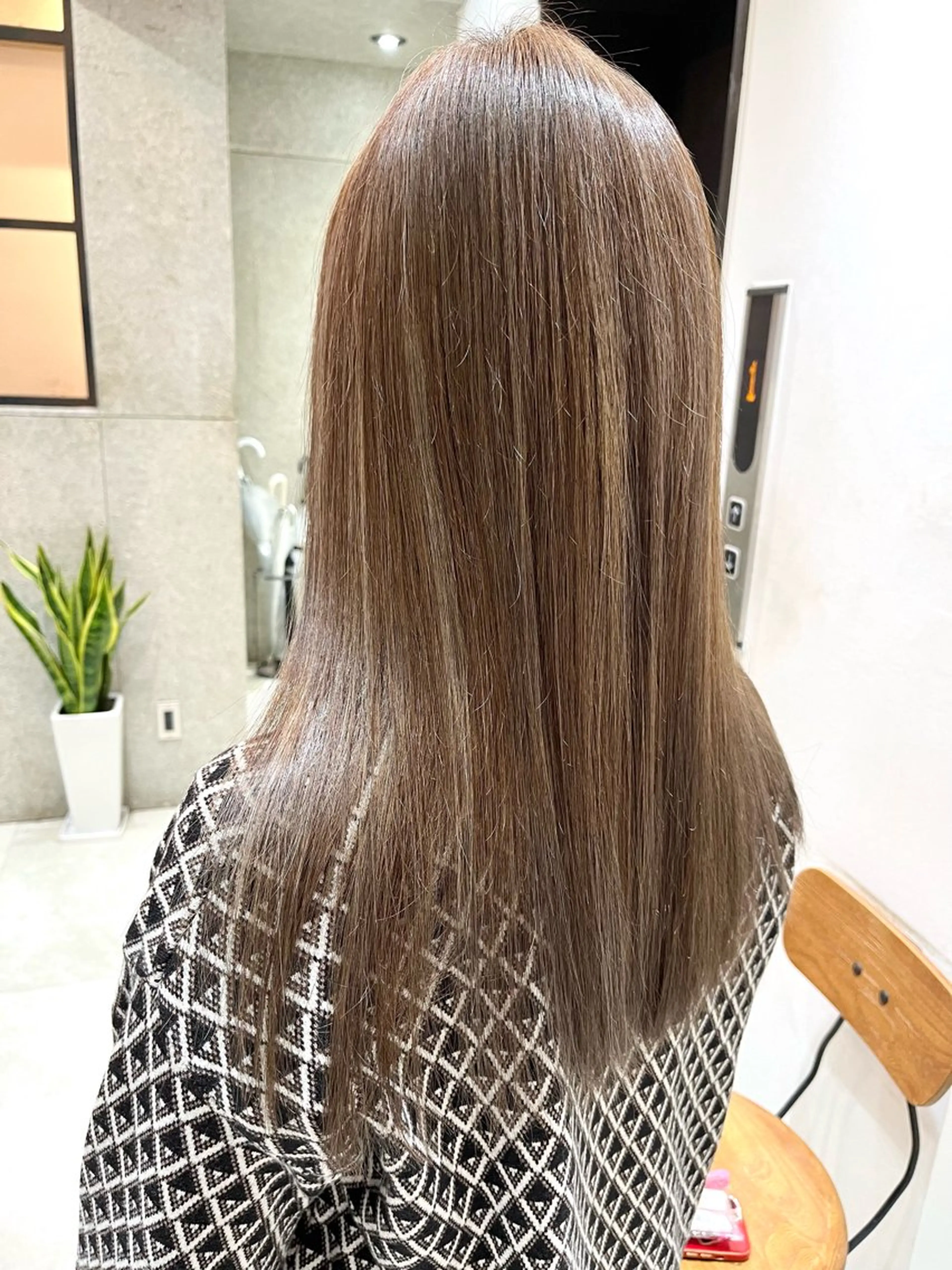 ロング カラー ハイライトカラー ハイライト ヘアカラー 🌈透明感カラー 韓 国ヘアこうたろうのヘアスタイル