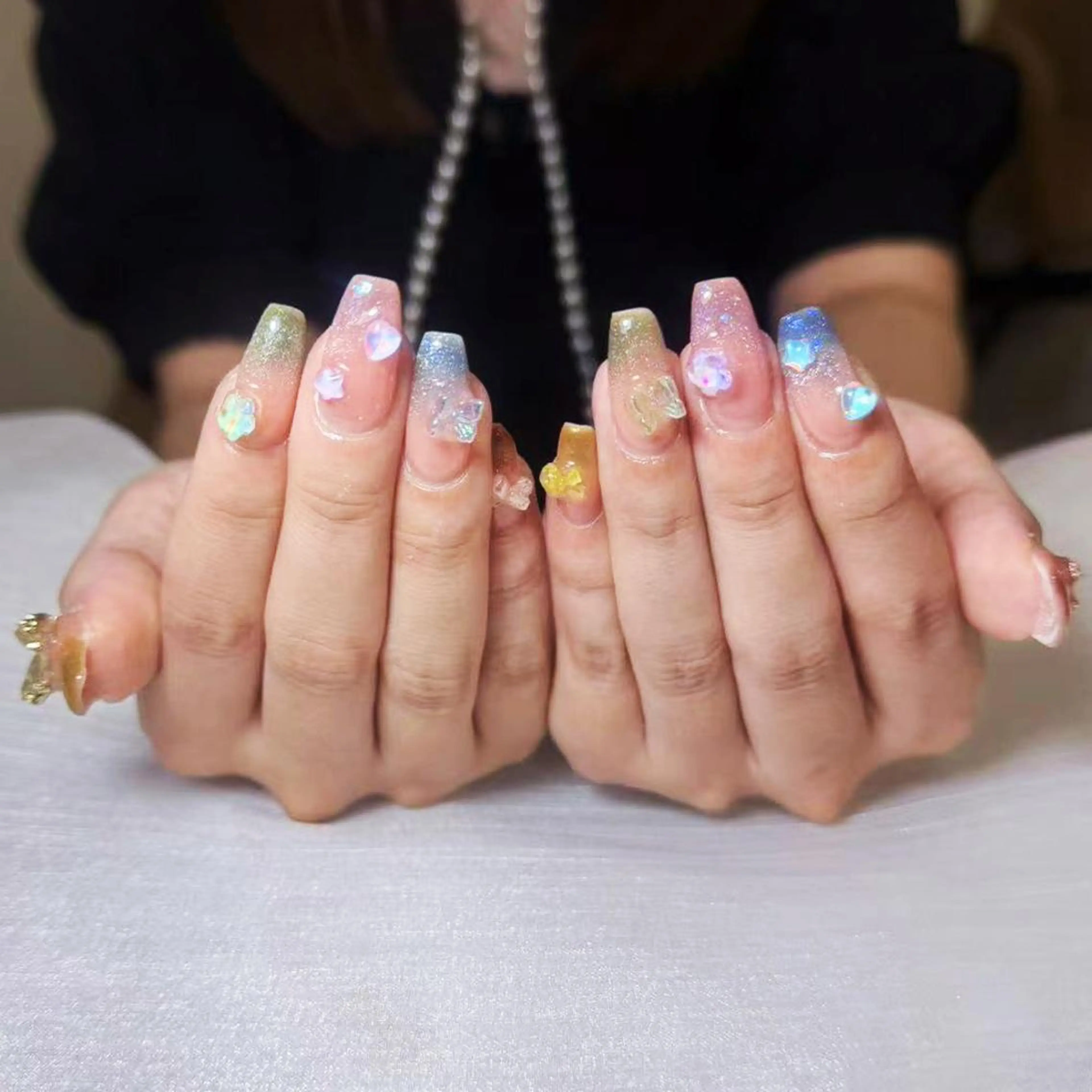 ネイル アートネイル オーロラネイル ガーリー キラキラネイル 韓国ネイル DIAMOND NailStudioのネイルデザイン