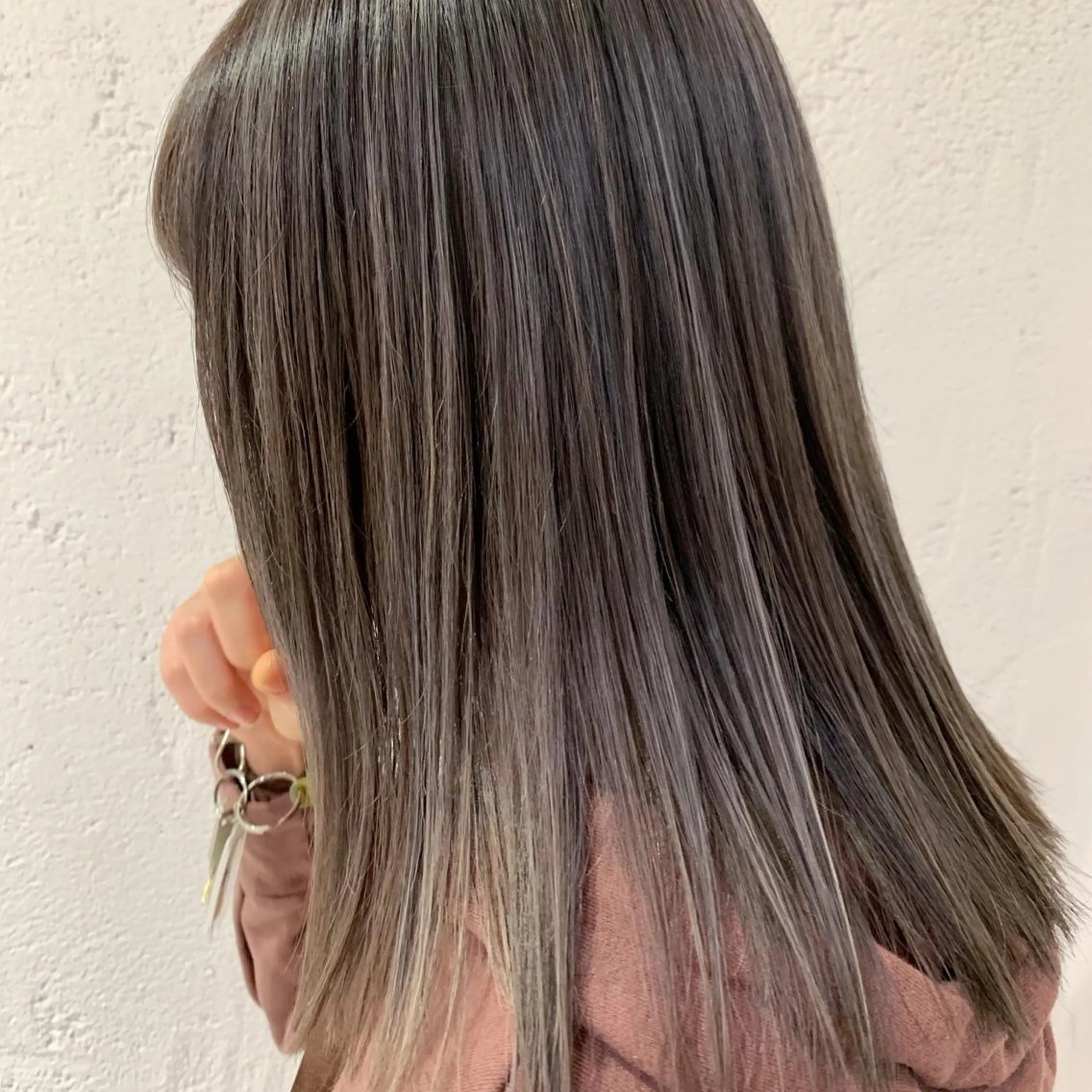 セミロング カラー ヘアアレンジ ハイライトカラー ハイライト 🫧透明感カラー/ ボブ/小笠原汐海🪽のヘアスタイル