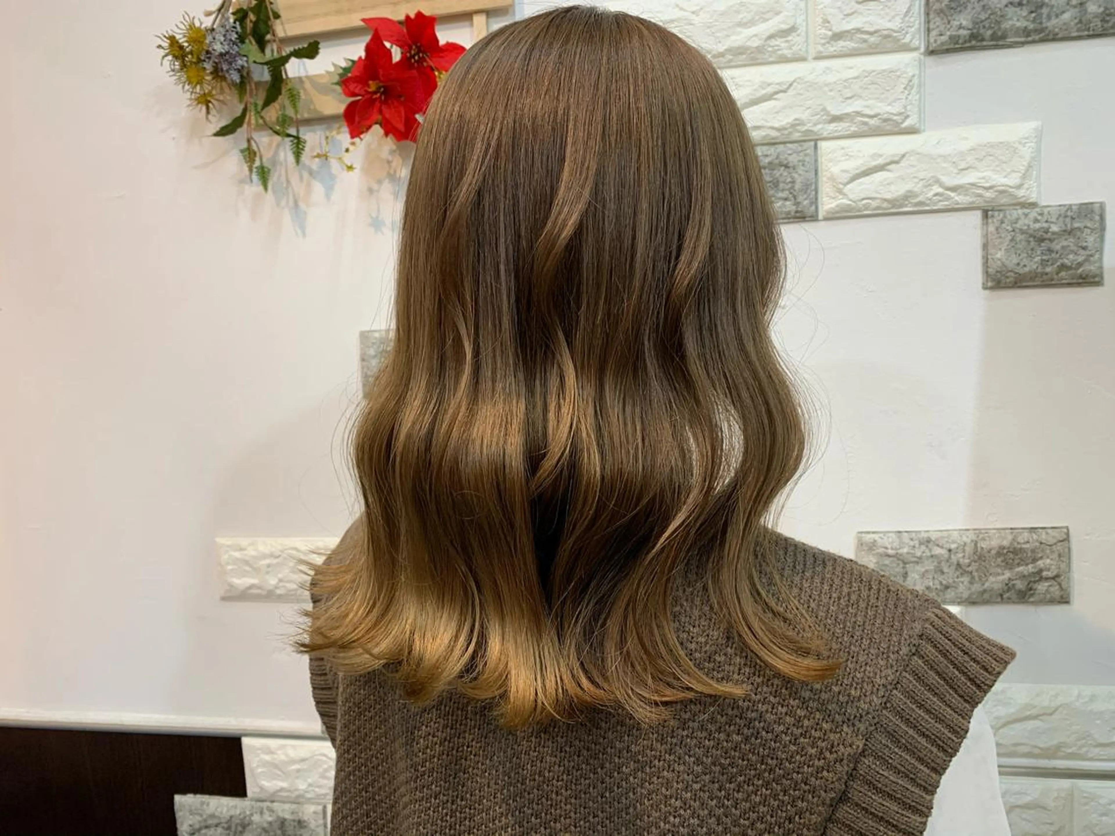 セミロング カラー ベージュカラー ブリーチ 大人女性ぼかし メンズ強化🦙平作のヘアスタイル