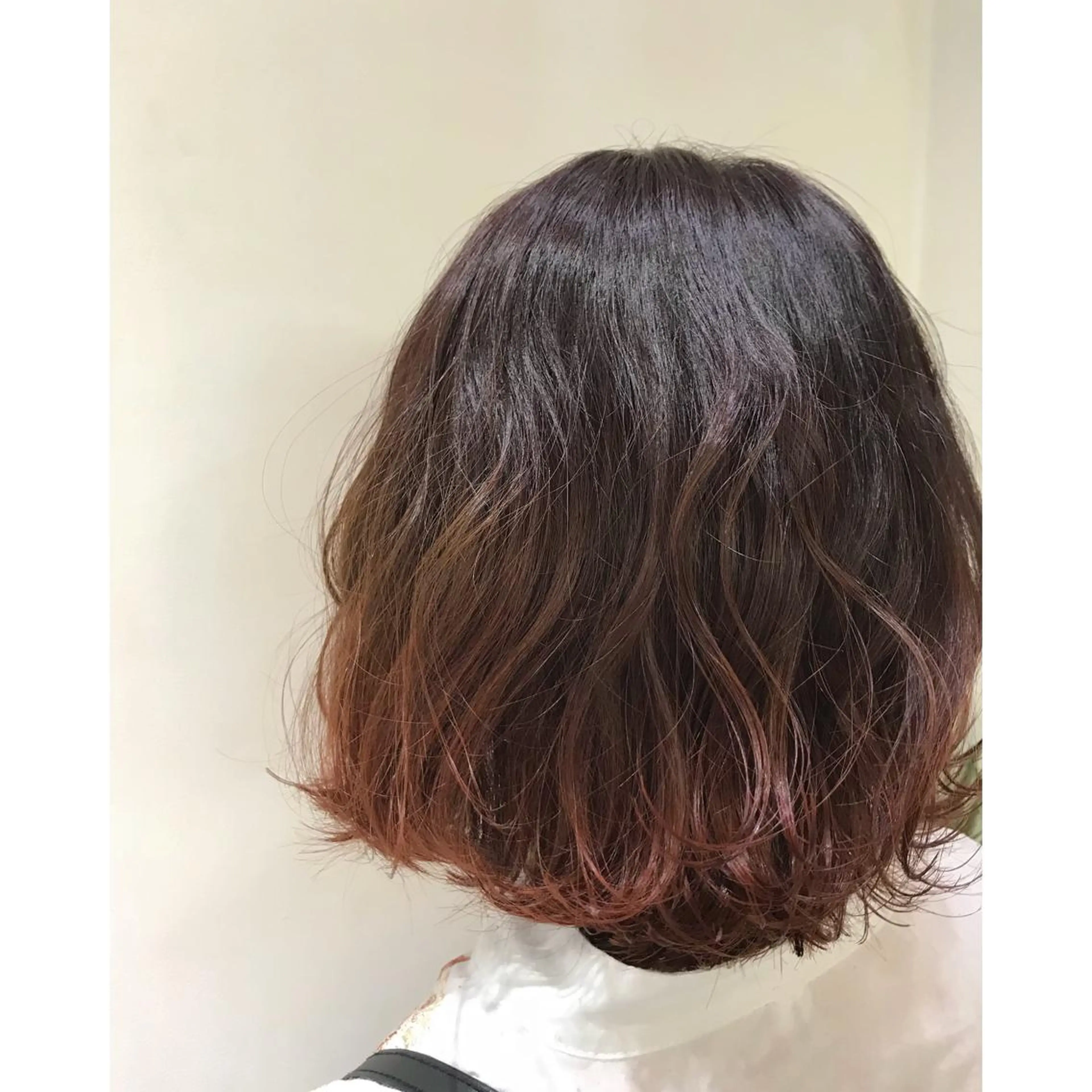 ミディアム カラー ブリーチ ブラウンカラー グラデーションカラー ピンクカラー ピンクブラウン 坂西 春果のマツエク・マツパデザイン