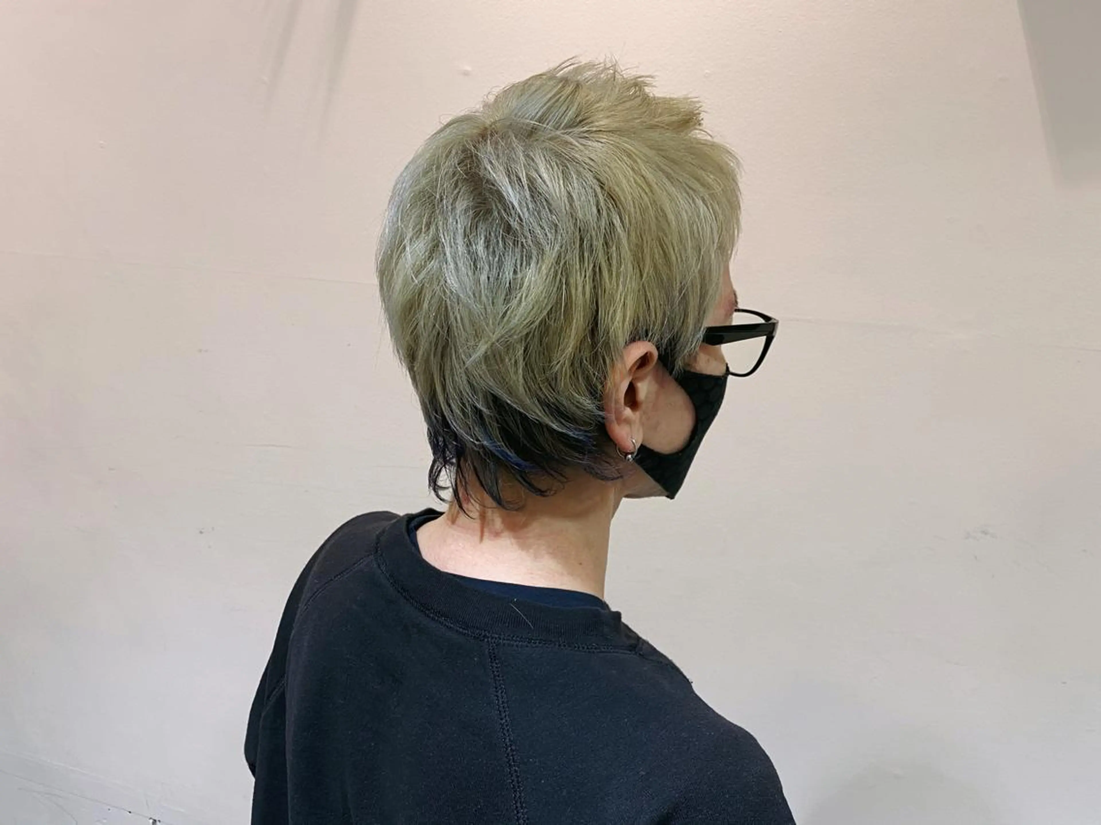 ショート カラー メンズ メンズブリーチ メンズハイトーン メンズウルフカット ブリーチ ケアブリーチ salon hanano所属・💐大人ショート💐 似合わせ　Fumiのヘアスタイル