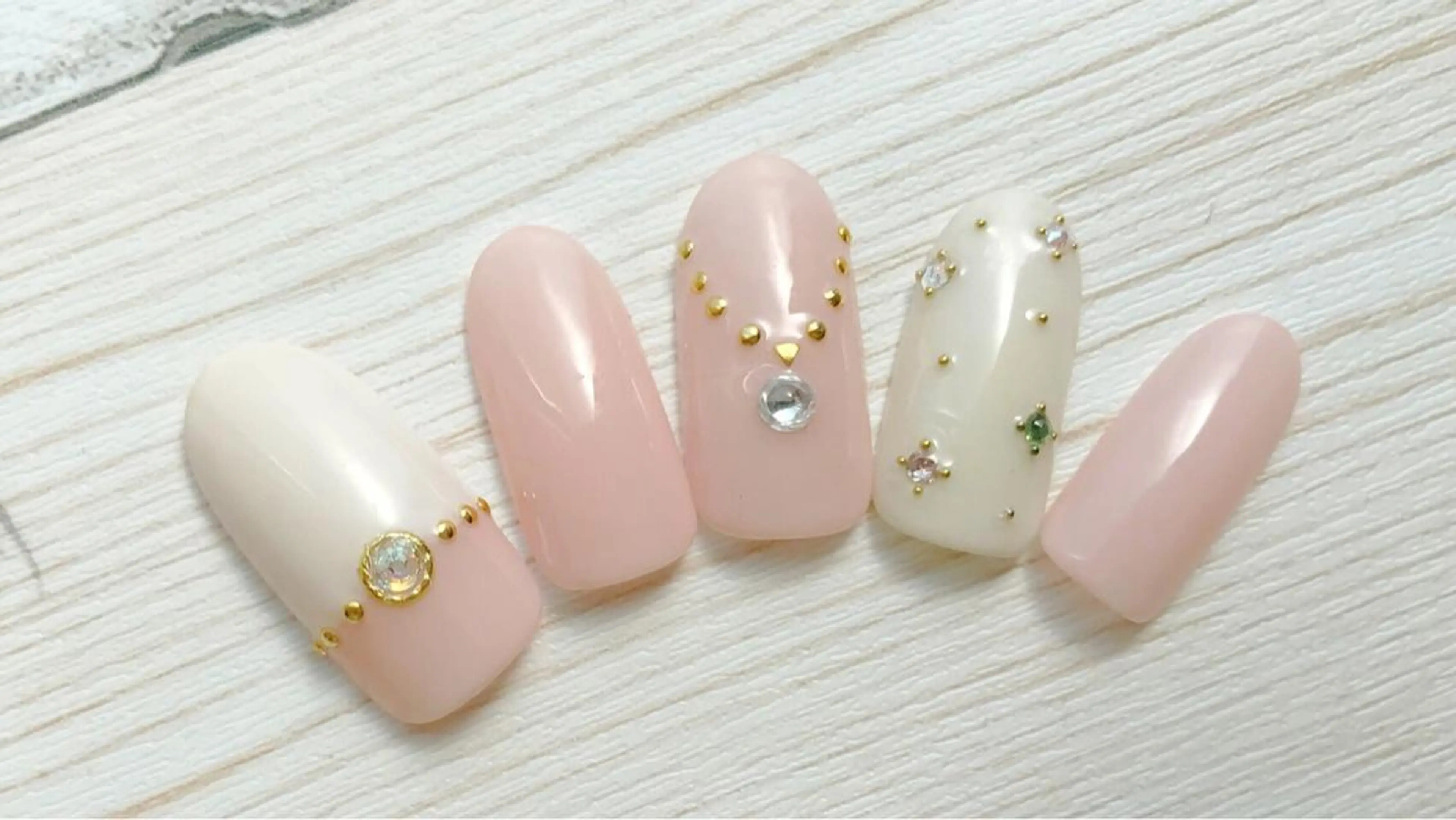 ネイル ku-to所属・林 志帆子【en2号店】のマツエク・マツパデザイン