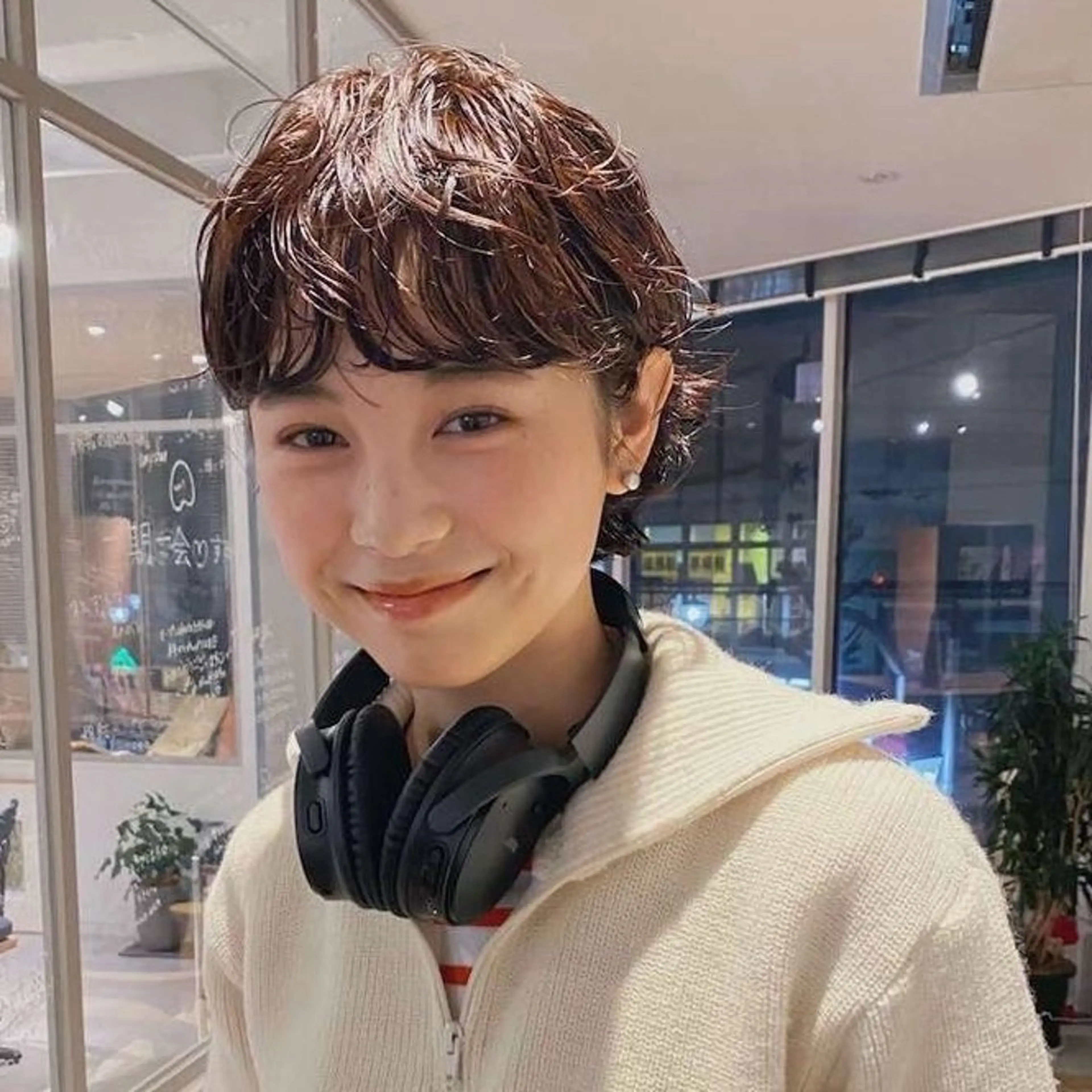 ショート カラー パーマ ショートヘア 🫧もも🫧 ／メンズ〜レディースのヘアスタイル