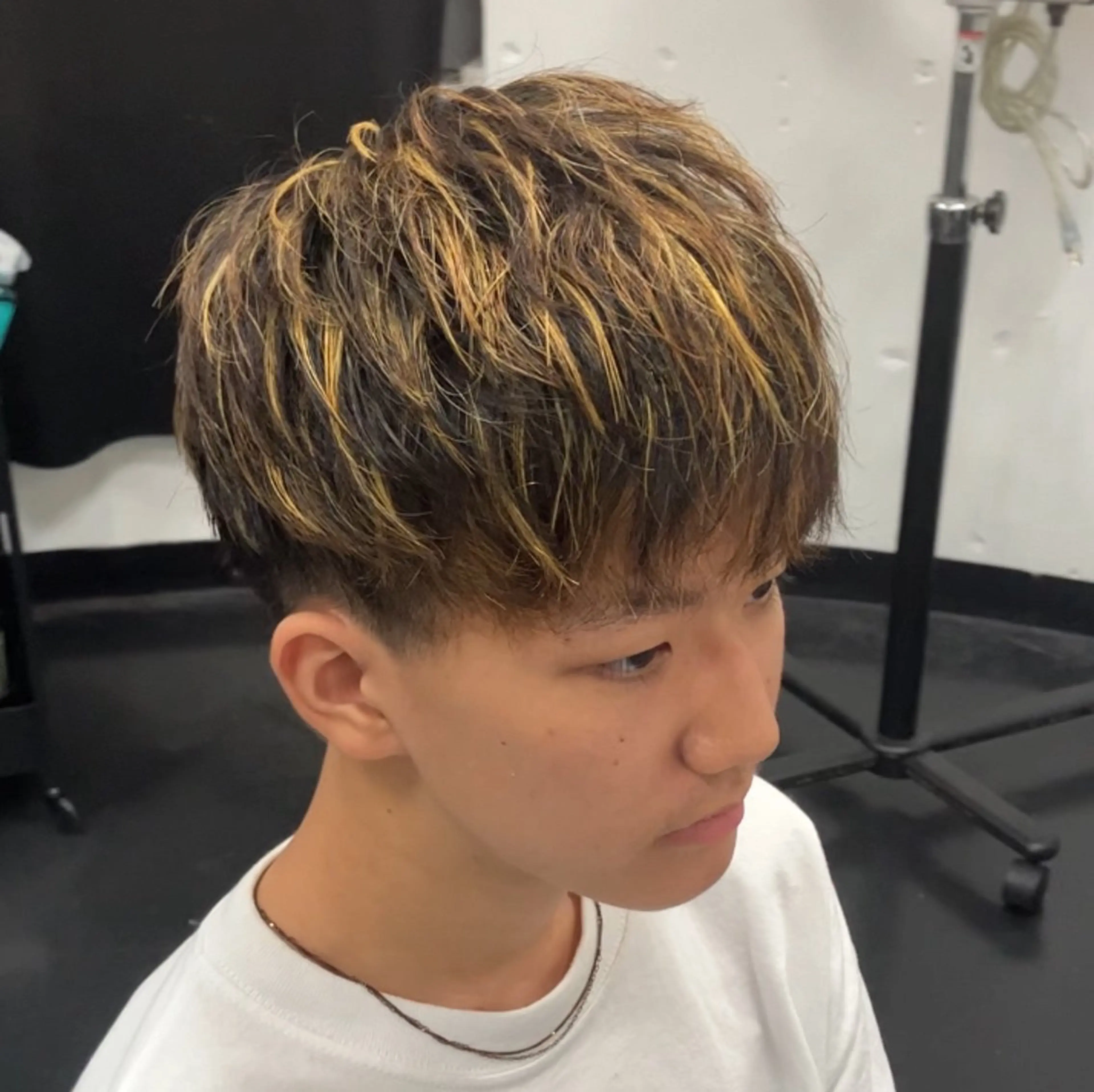 ショート カラー Vis-a-Vis志村坂上所属・段下 航一郎のヘアスタイル