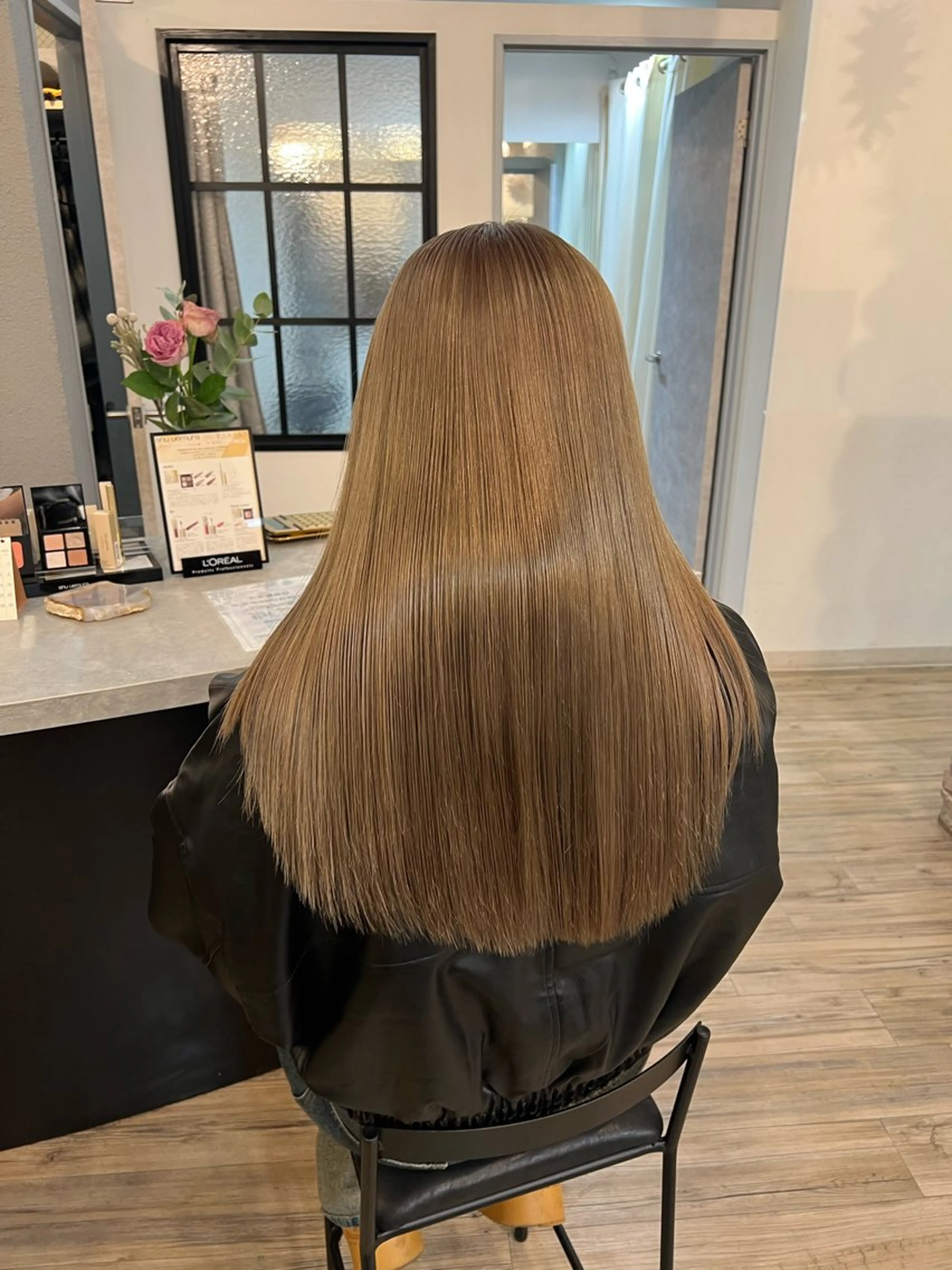 セミロング カラー ベージュカラー ブラウンカラー ハイトーンカラー ハイトーンベージュ カット ヘアカラー トリートメント いぐちしょうた🫧 VISAGEbaskのヘアスタイル