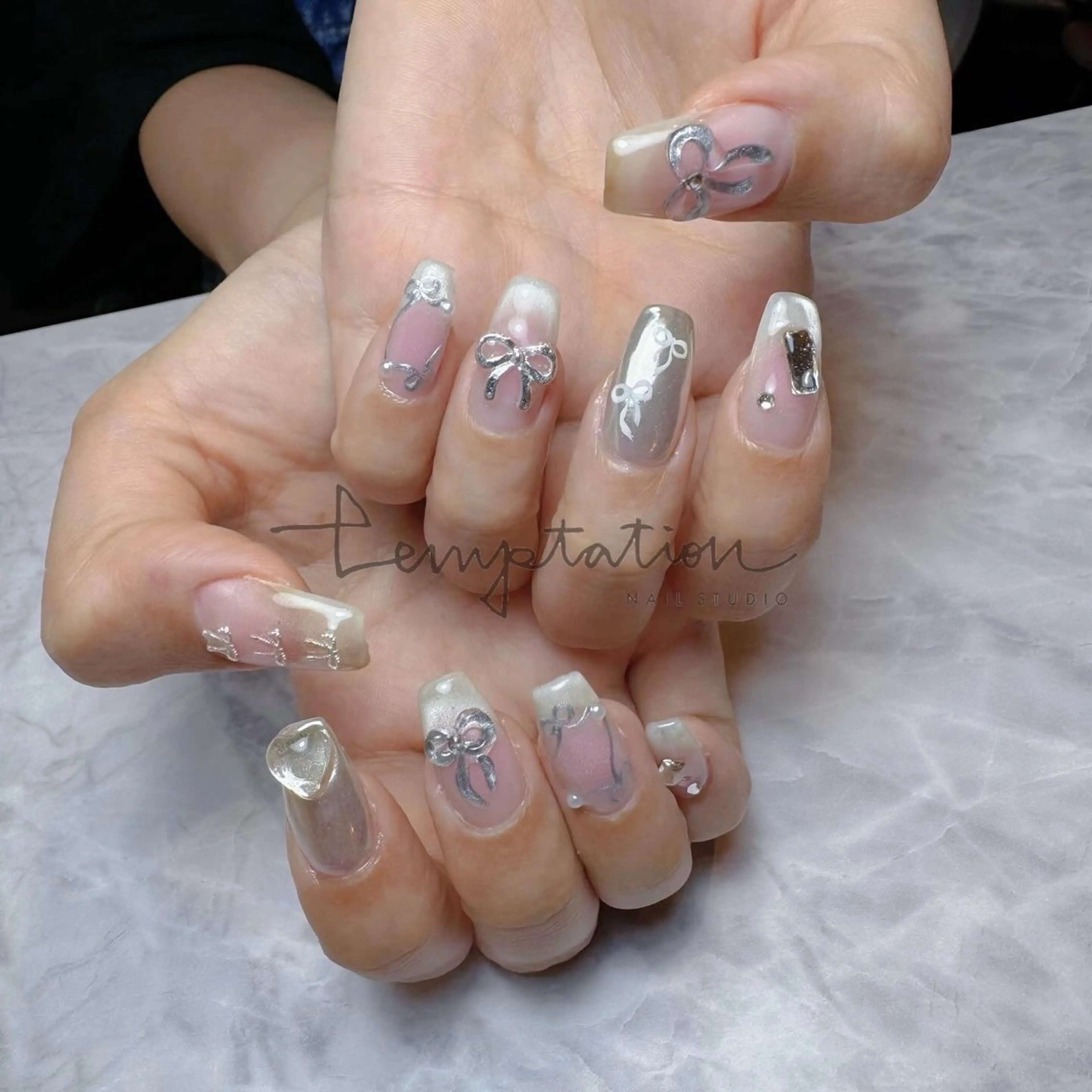 キラキラ韓国ネイル☆乗せ放題の写真