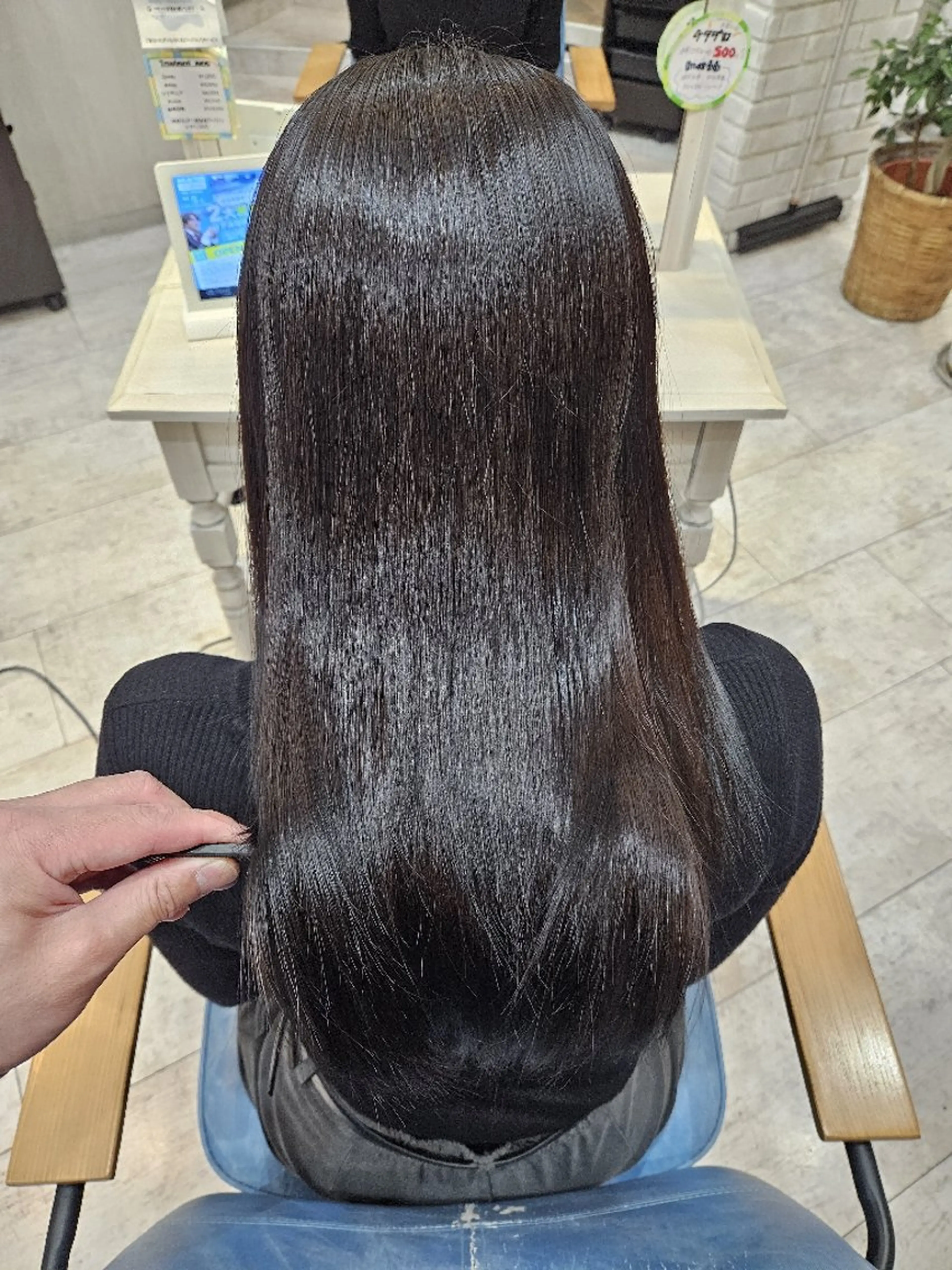 ロング カラー 顔周りカット 髪質改善 韓国風ヘア ロング トリートメント カット ヘアカラー トリートメント 韓国風レイヤーカット 西村/心斎橋/なんばのヘアスタイル