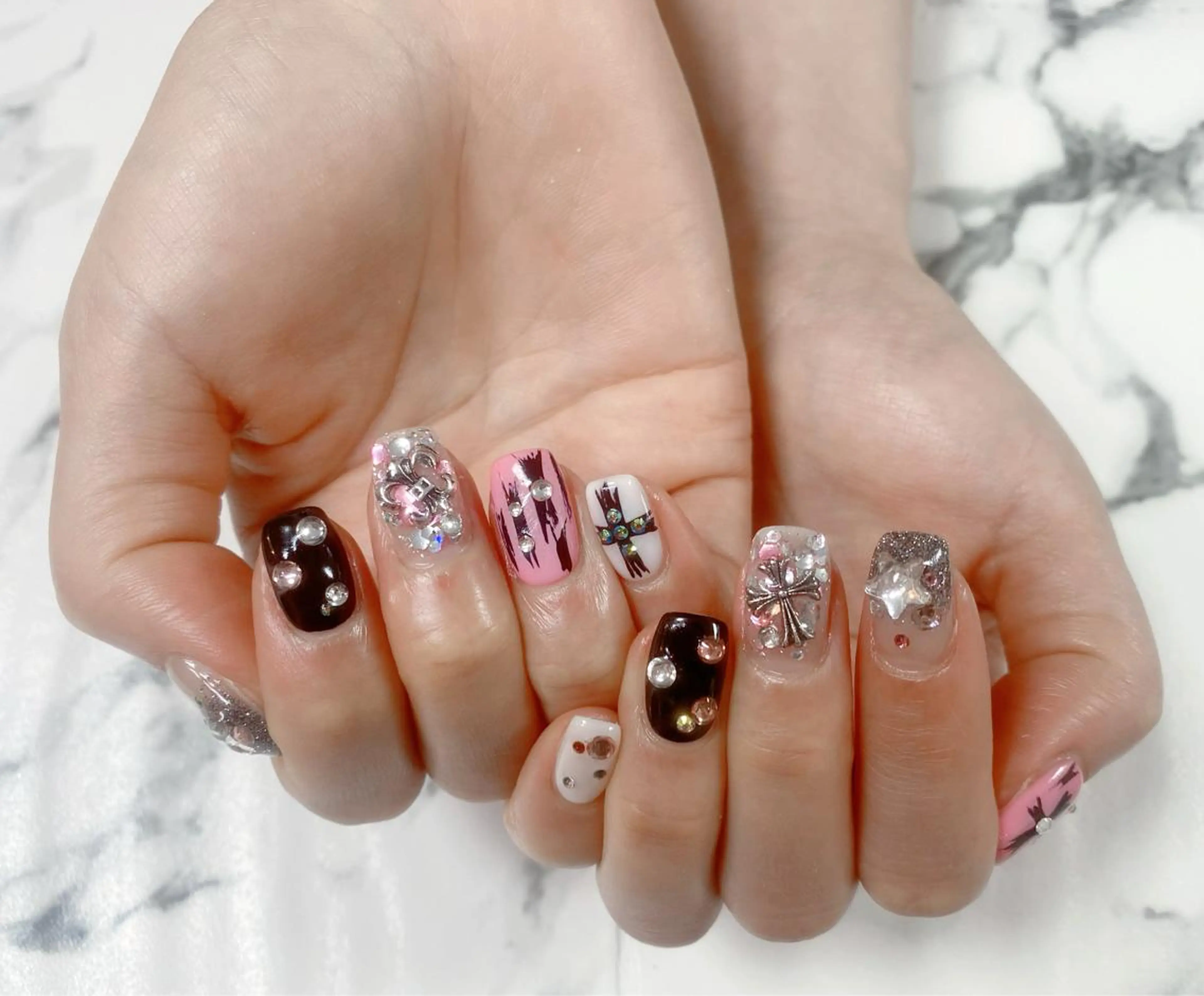 ロング カラー ネイル Q Free nailsのネイルデザイン