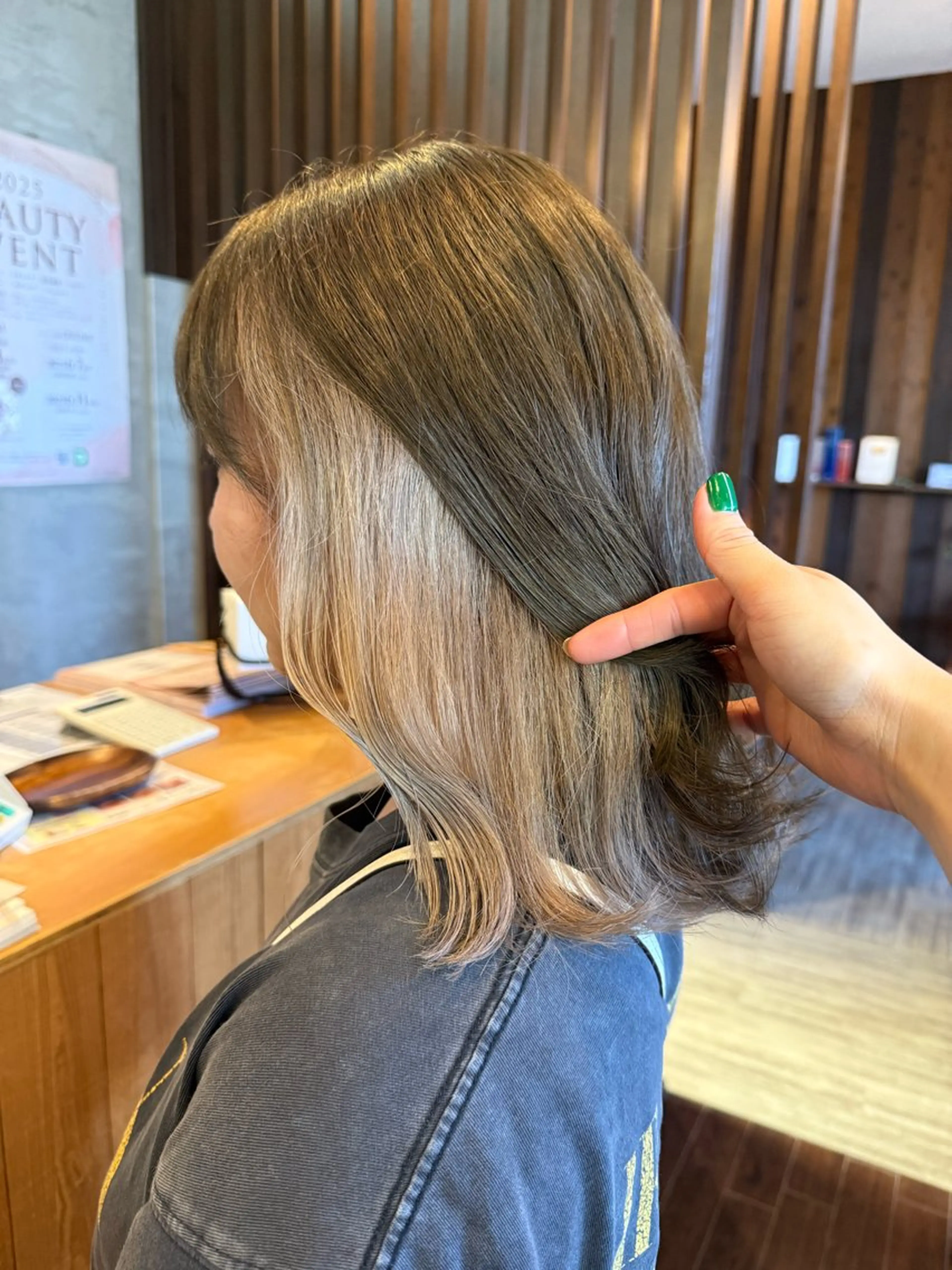 ミディアム カラー ベージュカラー ブリーチ 透明感カラー ダブルカラー ブリーチなしカラー カット ヘアカラー BRANCHÉ小牧/ 西尾 美月のヘアスタイル