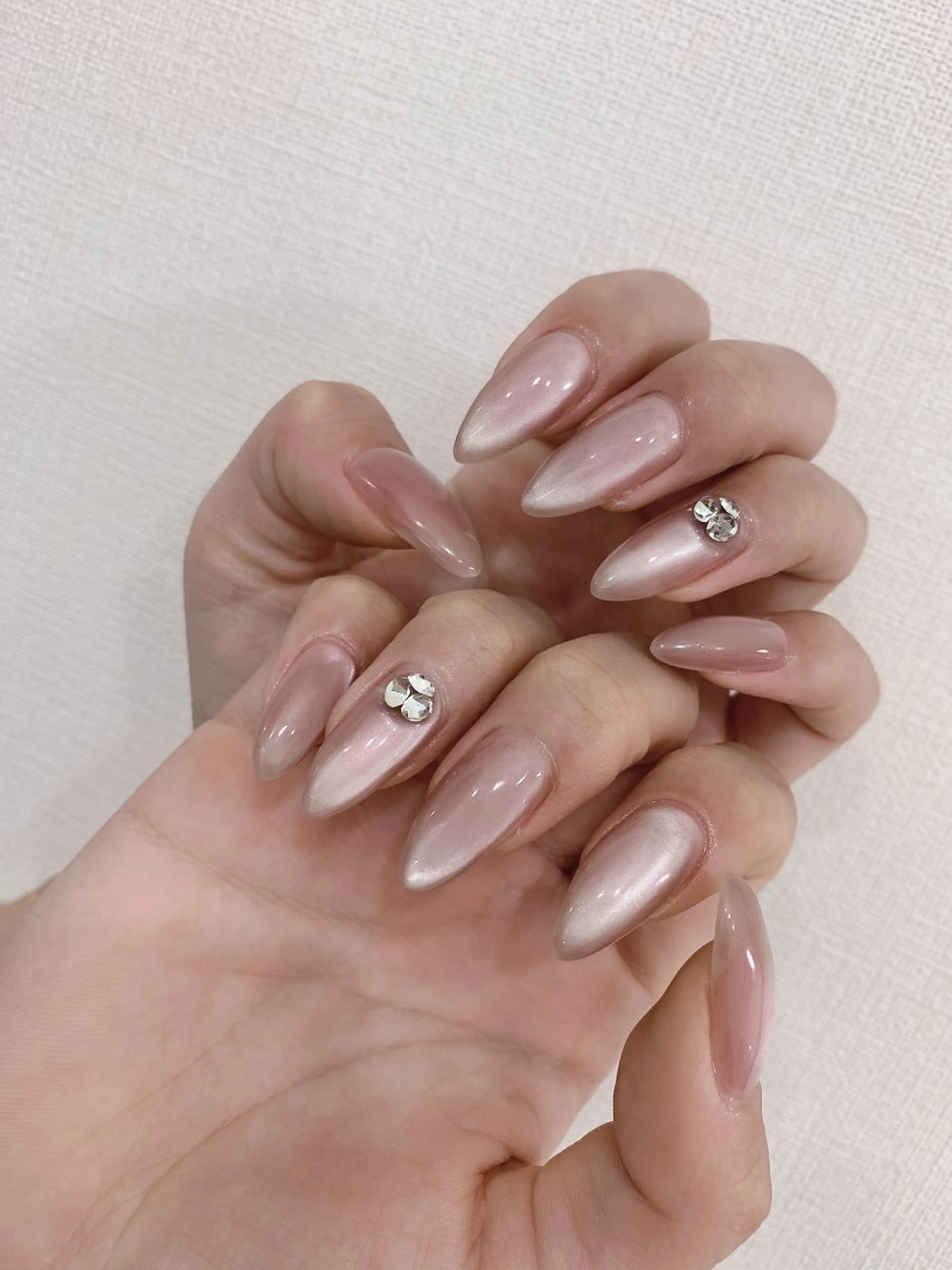 ネイル キラキラネイル 韓国ネイル マグネットネイル シンプルネイル ワンホンネイル ハンドネイル Rainbow nail所属・Rainbow Nailのネイルデザイン