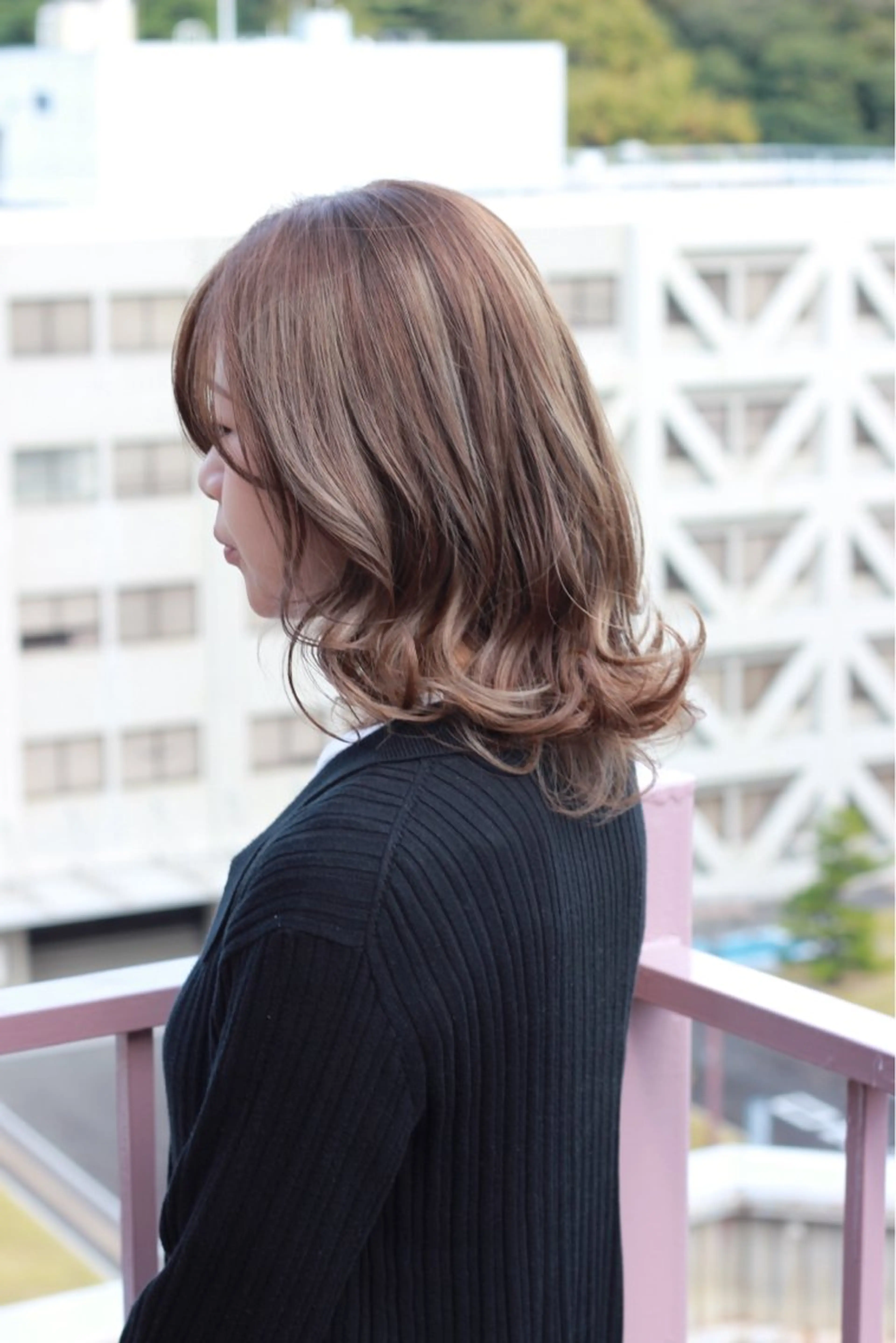 ミディアム カラー グレージュ ハイライトカラー ハイライト ヘアカラー Viage （ビアージュ）のヘアスタイル