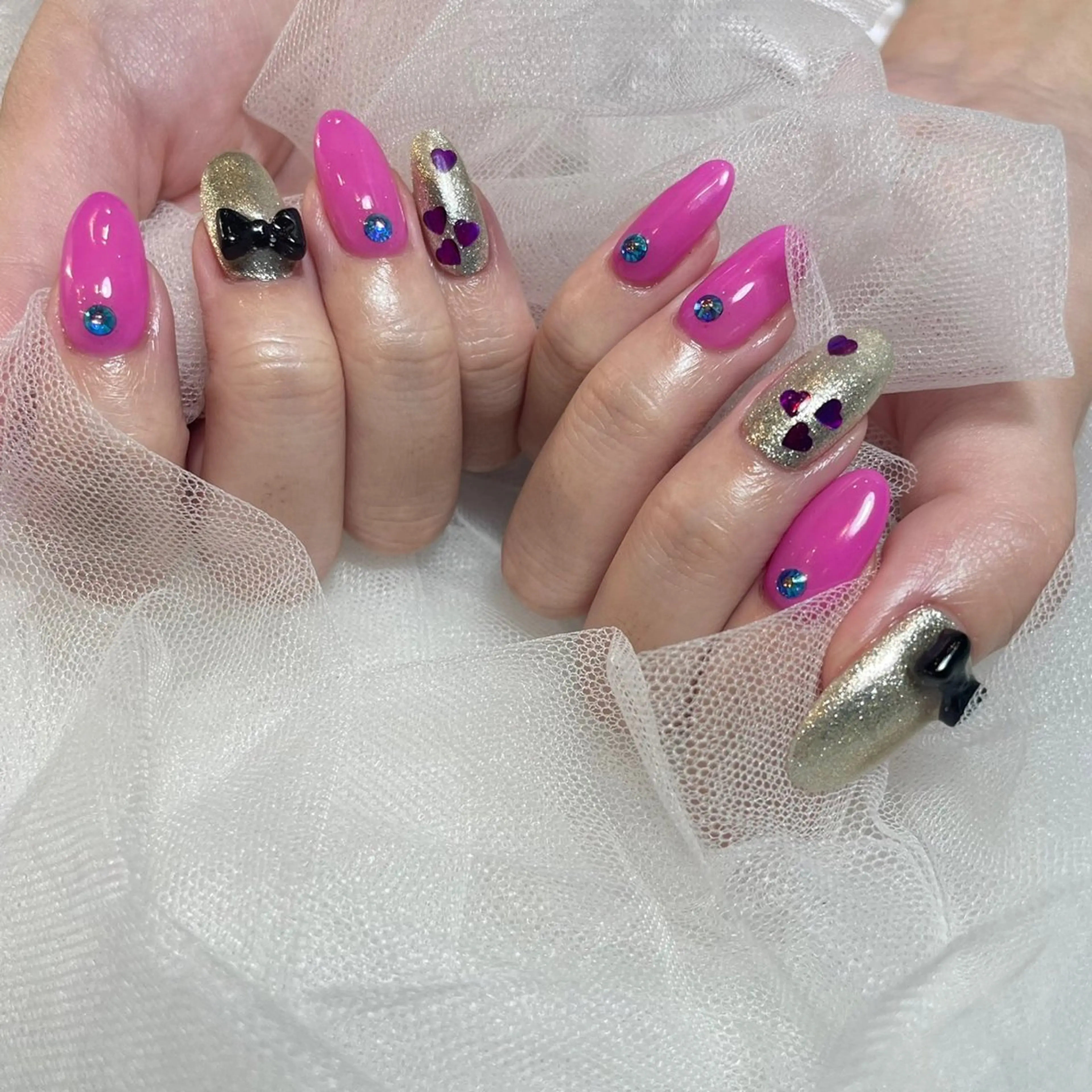 ネイル NAIL ✴︎キラキラオメメのネイルデザイン