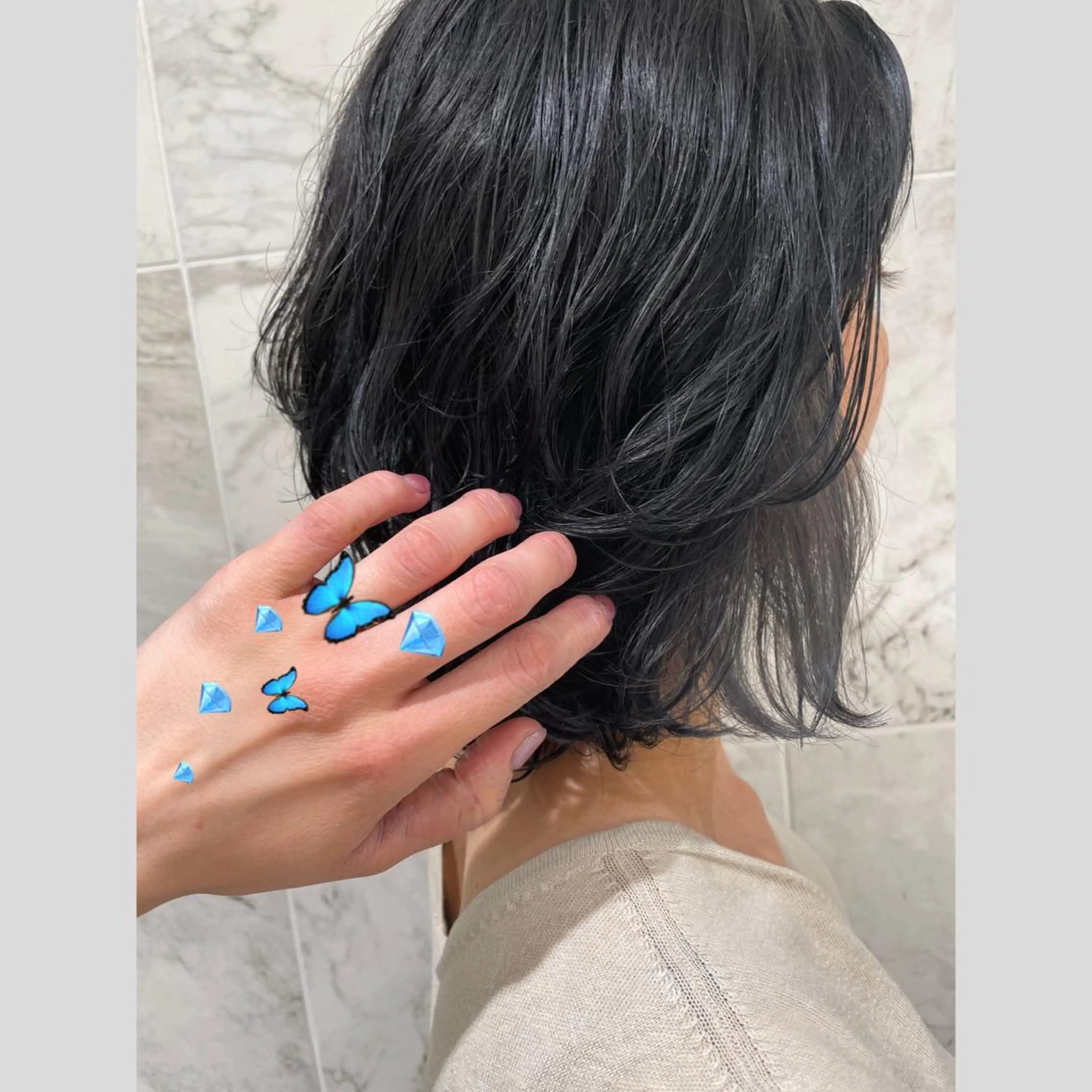 ミディアム カラー 黒髪 ブリーチ ブルーカラー ブルーブラック インナーカラー SANDRO所属・SANDRO eno☺︎のヘアスタイル