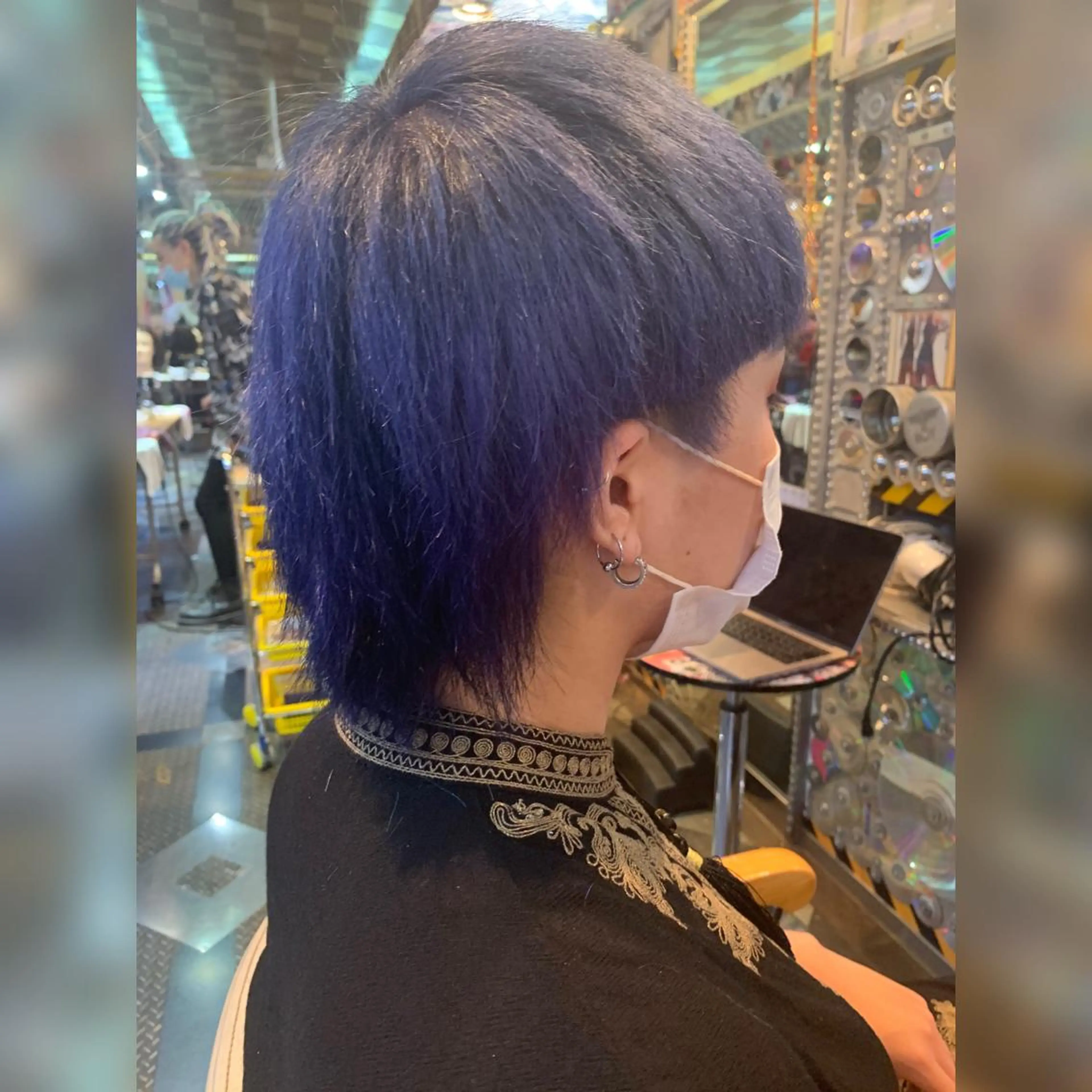 ショート カラー ネイビーカラー ウルフカット haco+所属・🌈派手髪エクステ ブレイズ🌈ひろとのヘアスタイル