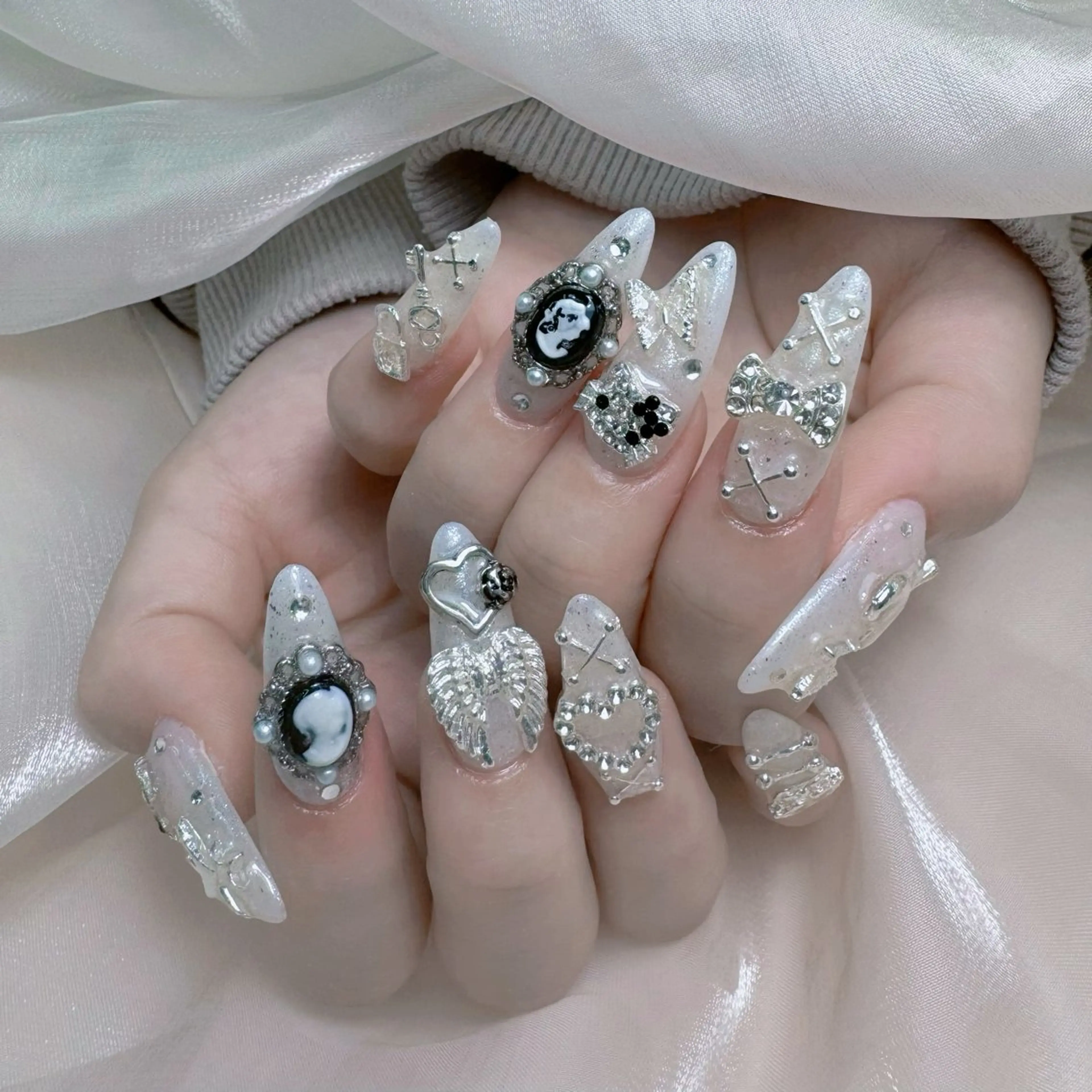 ネイル オーロラネイル フレンチネイル ハート キラキラネイル 韓国ネイル ハンドネイル Melody Nail所属・Melody 3D/スカルプ専門店のネイルデザイン