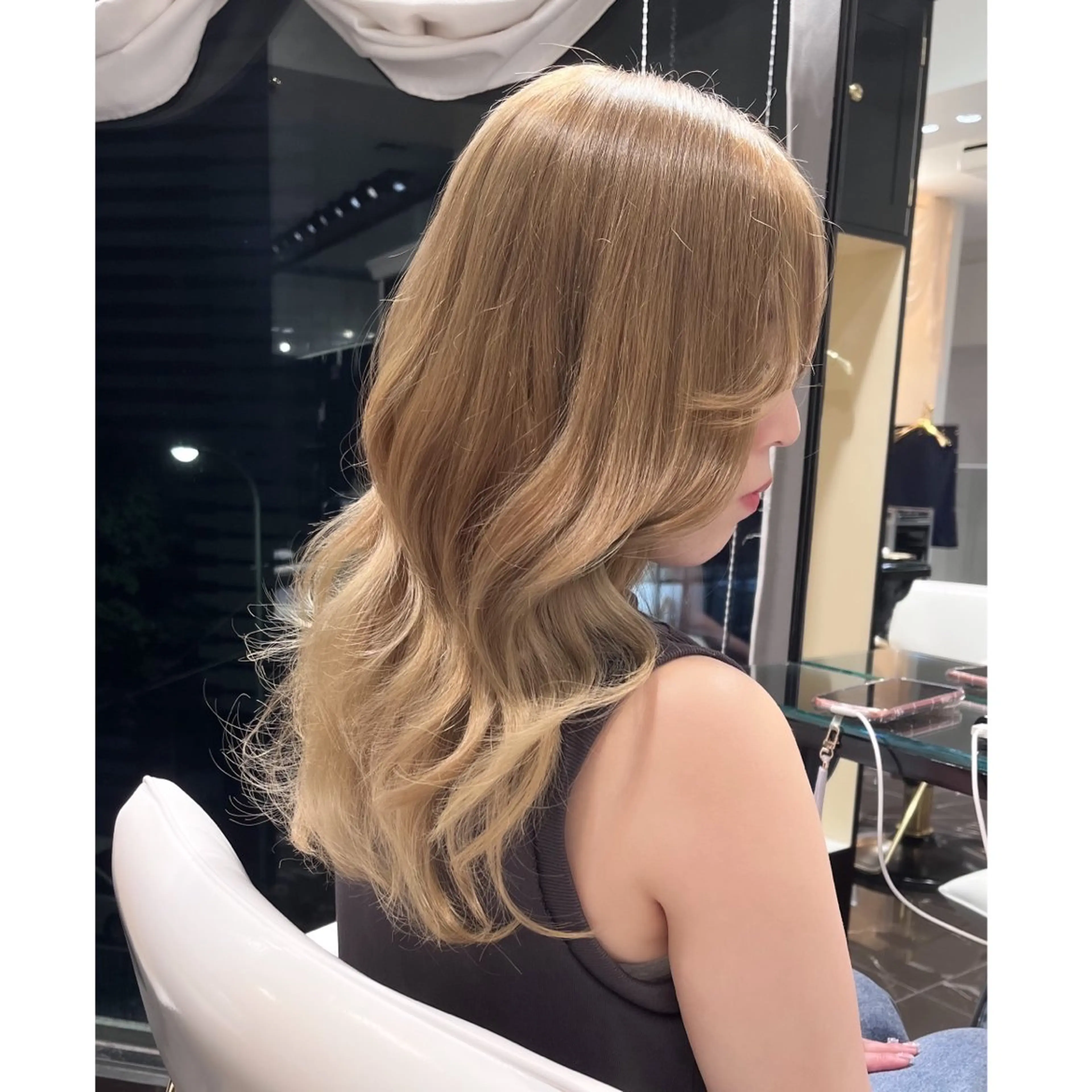 セミロング カラー ブリーチ ヘアカラー LOTTA CUCCI所属・miyu /トレンド カラー×艶髪のヘアスタイル