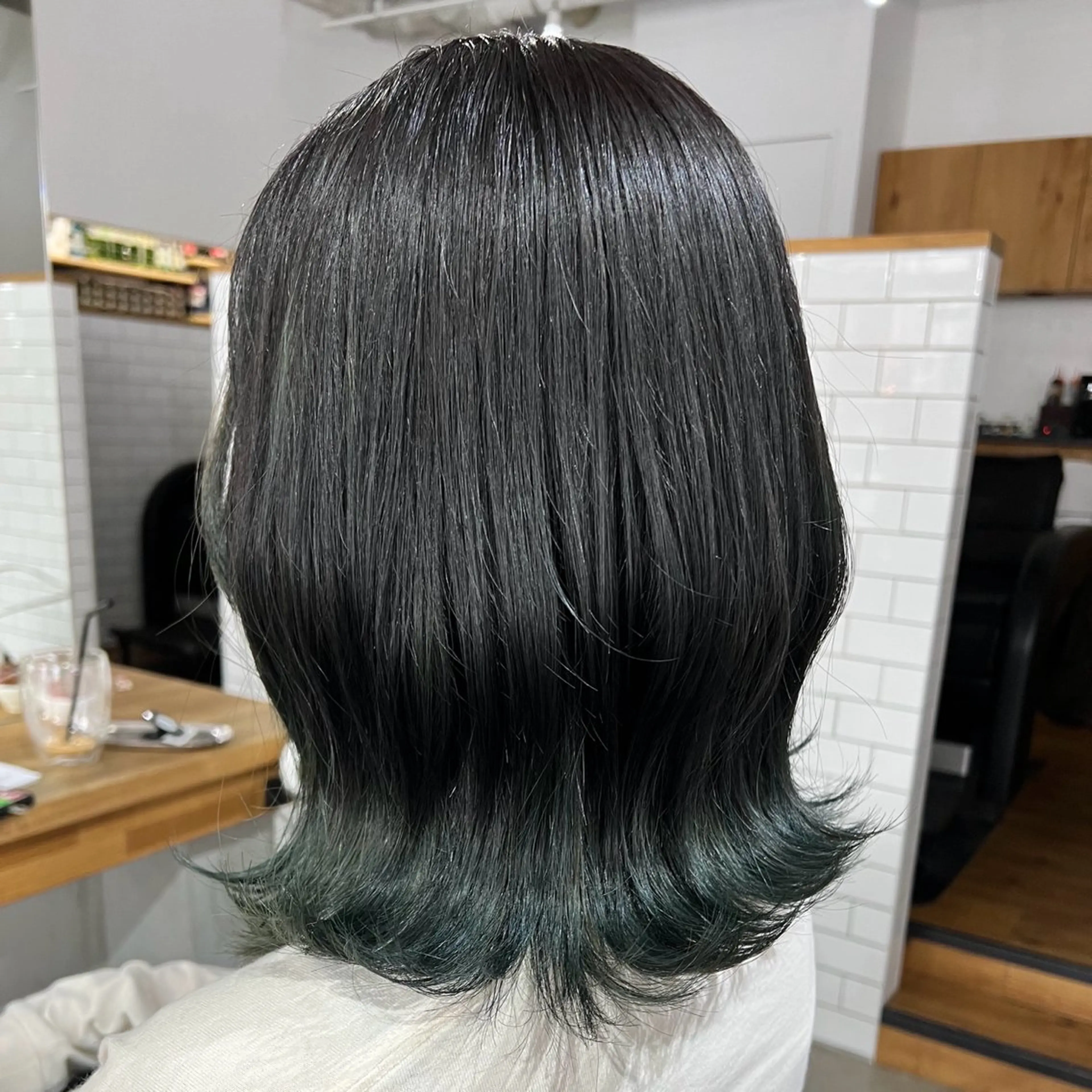 ミディアム ATELIER ZIZI本前花菜のヘアスタイル