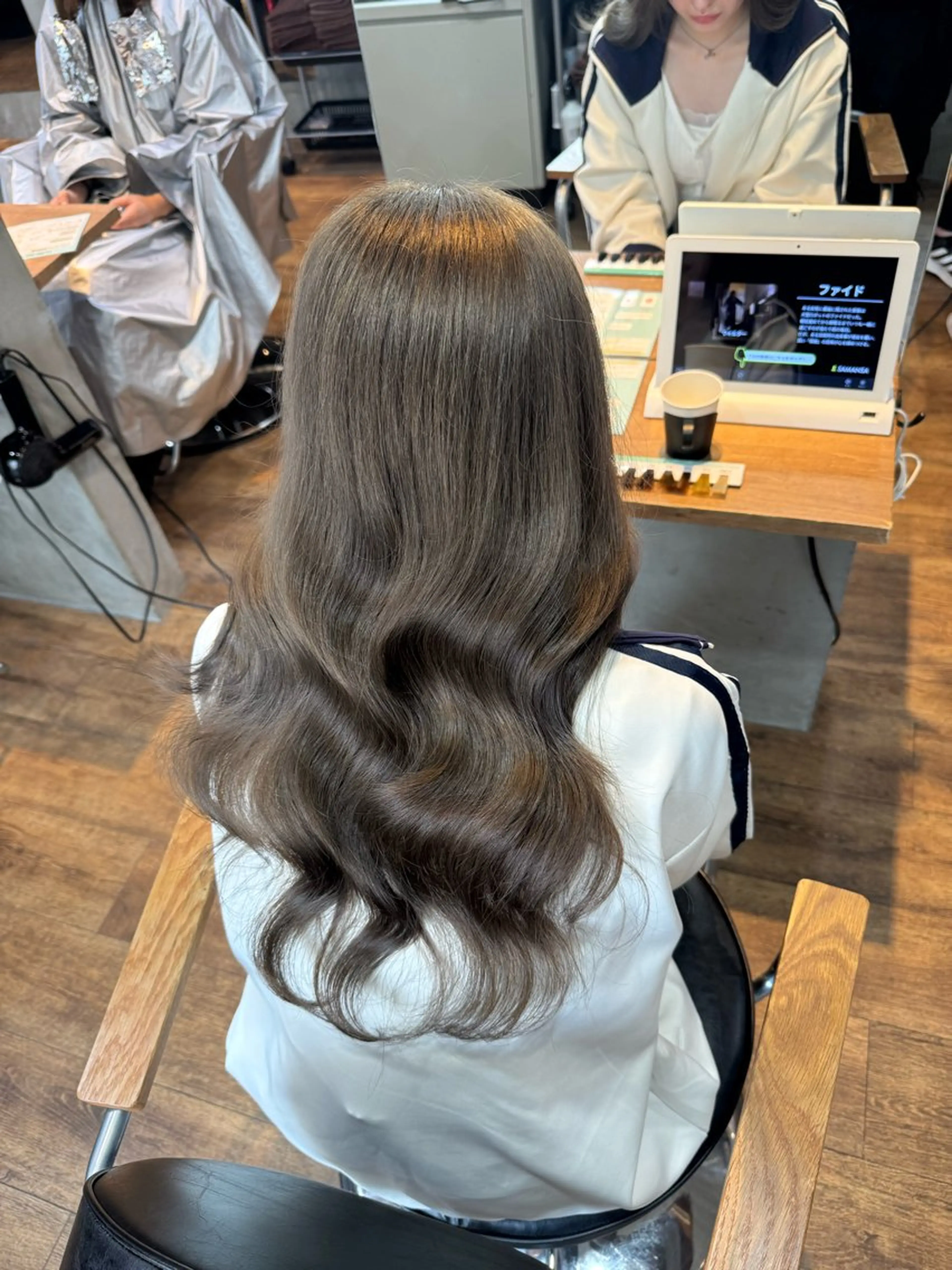 ロング カラー Eleanor spa&treatment 札幌店内にあるシェアサロン【WHITE】所属・シルクハイトーン / 髪質改善🦋MIKUのヘアスタイル