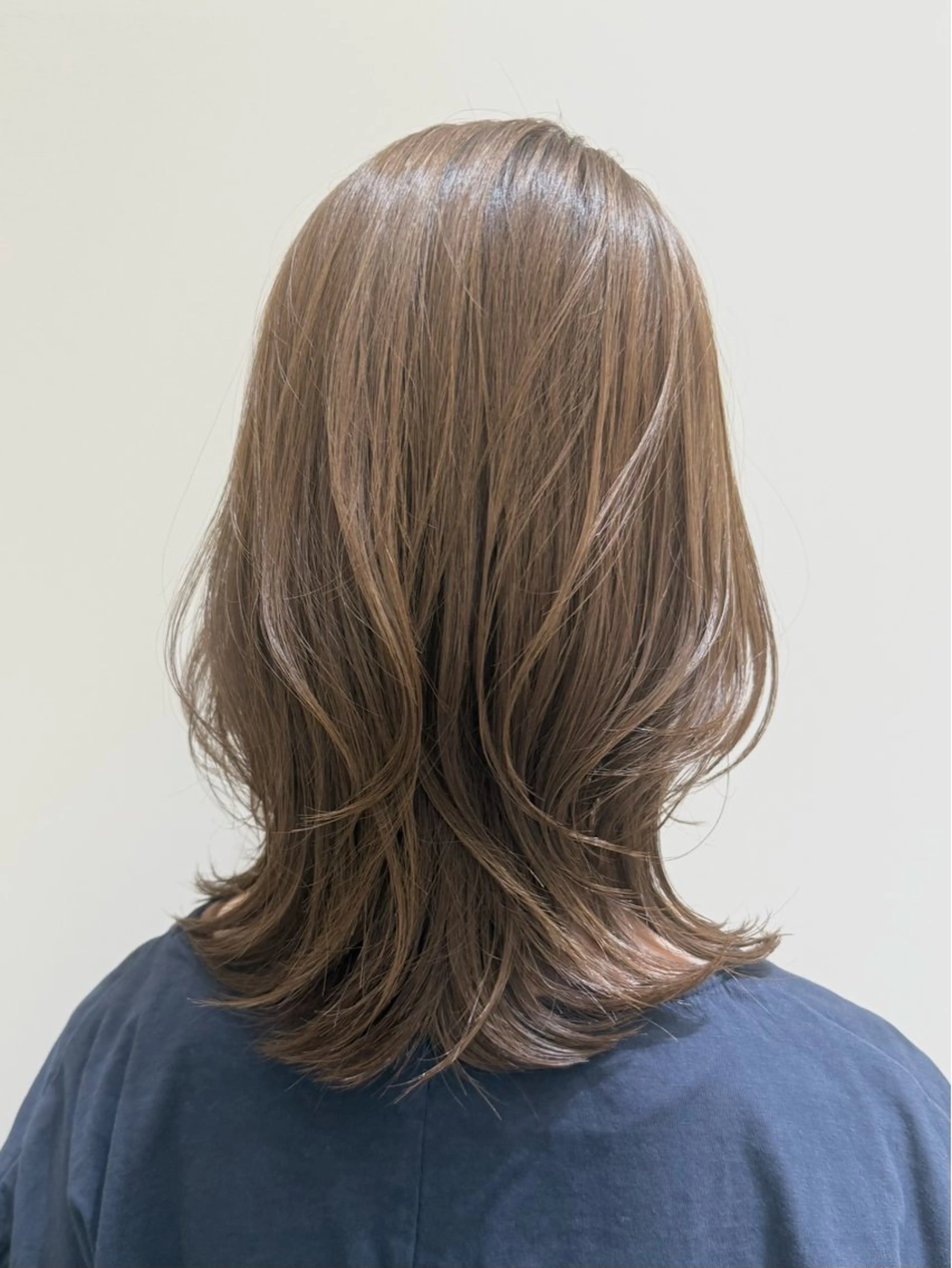 ミディアム ミディアムレイヤー レイヤーカット トリートメント カット ヘアカラー トリートメント 西宮ガーデンズ k-two土田陸登のヘアスタイル