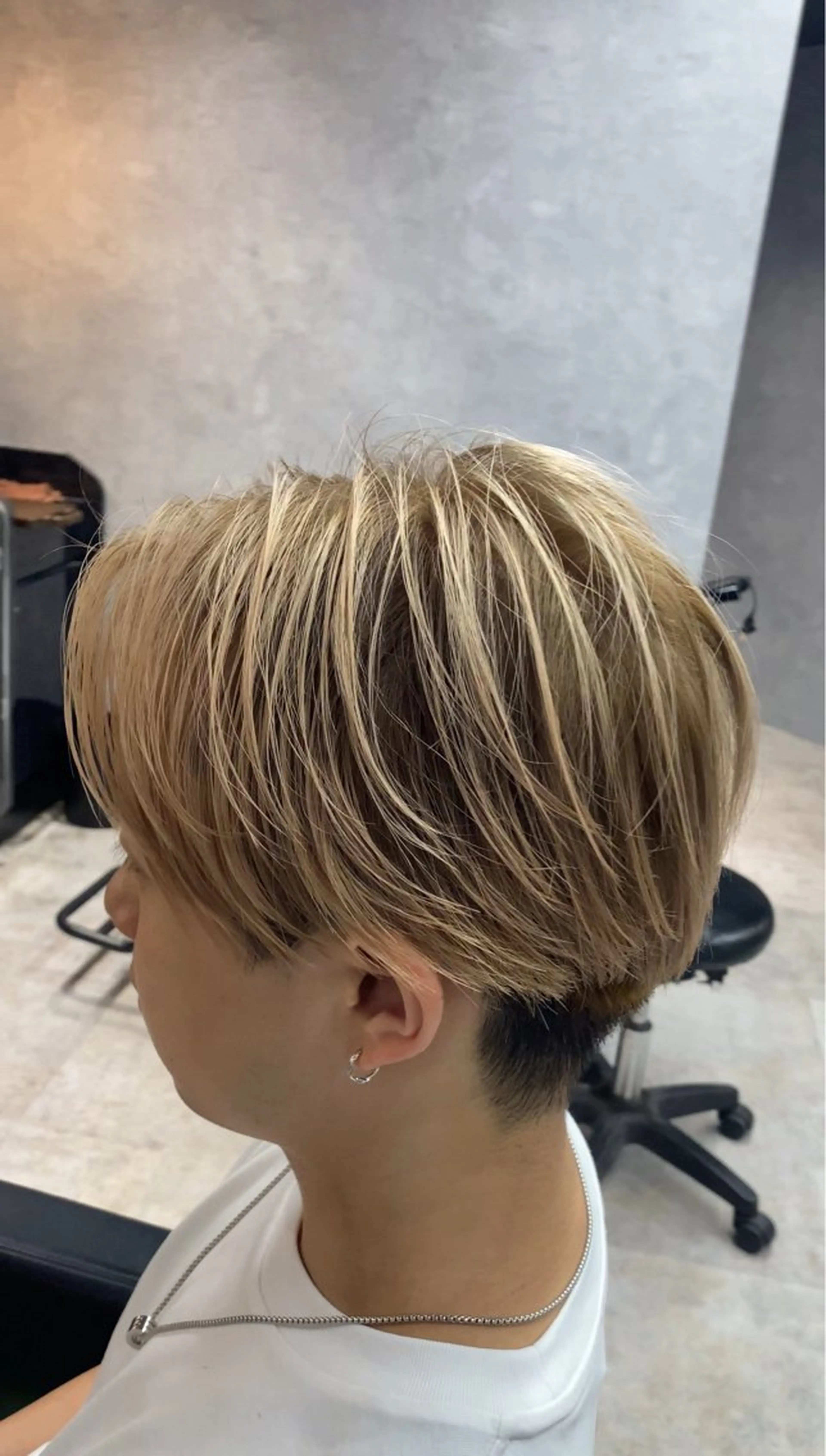 カラー メンズ メンズバレイヤージュ メンズハイトーン バレイヤージュ ハイトーンカラー 大阪メンズヘアのプロ 高橋 直希のヘアスタイル