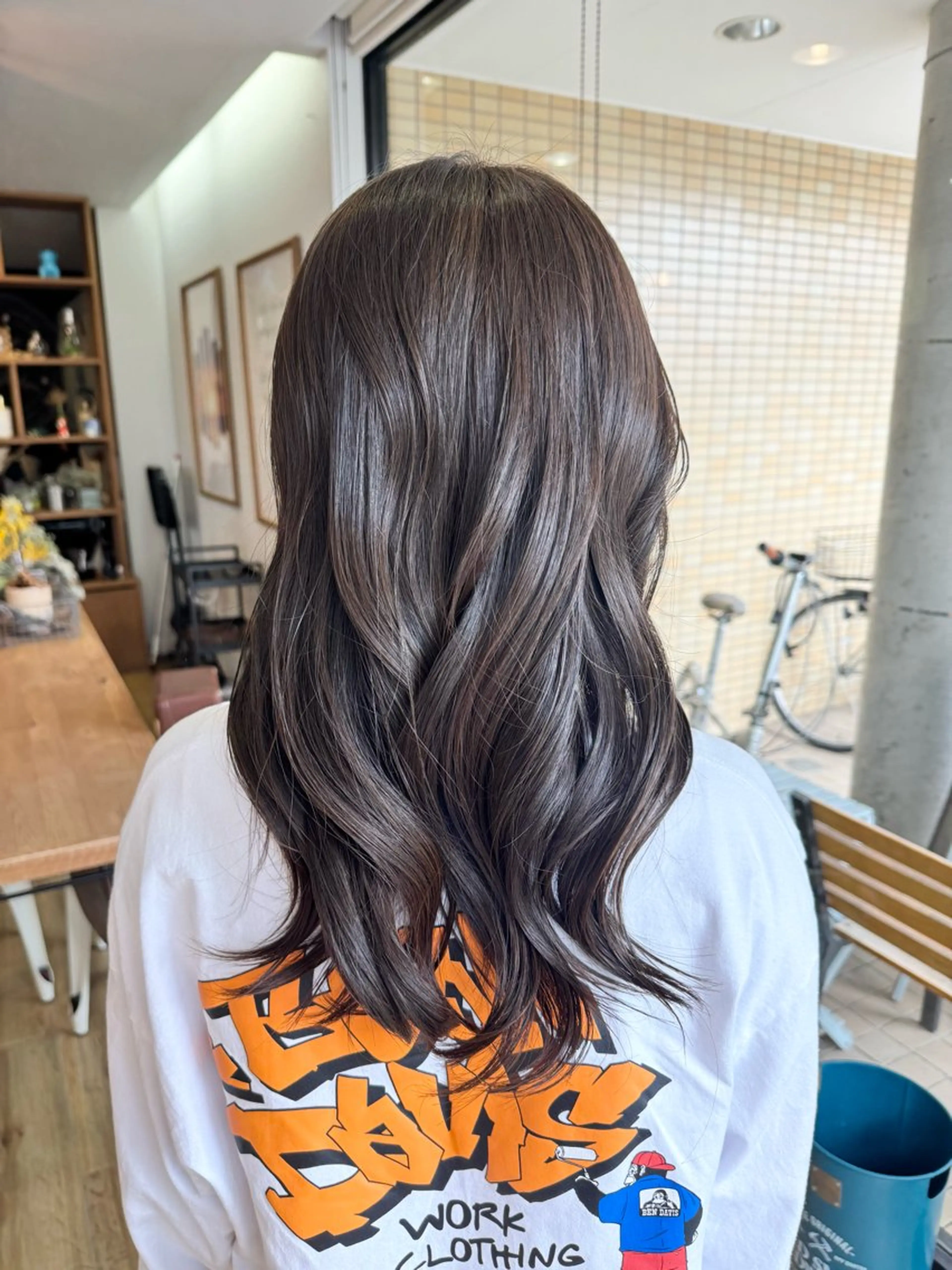 ロング カラー ベージュカラー オリーブベージュ ヘアカラー トリートメント ツキダテ ユイのヘアスタイル