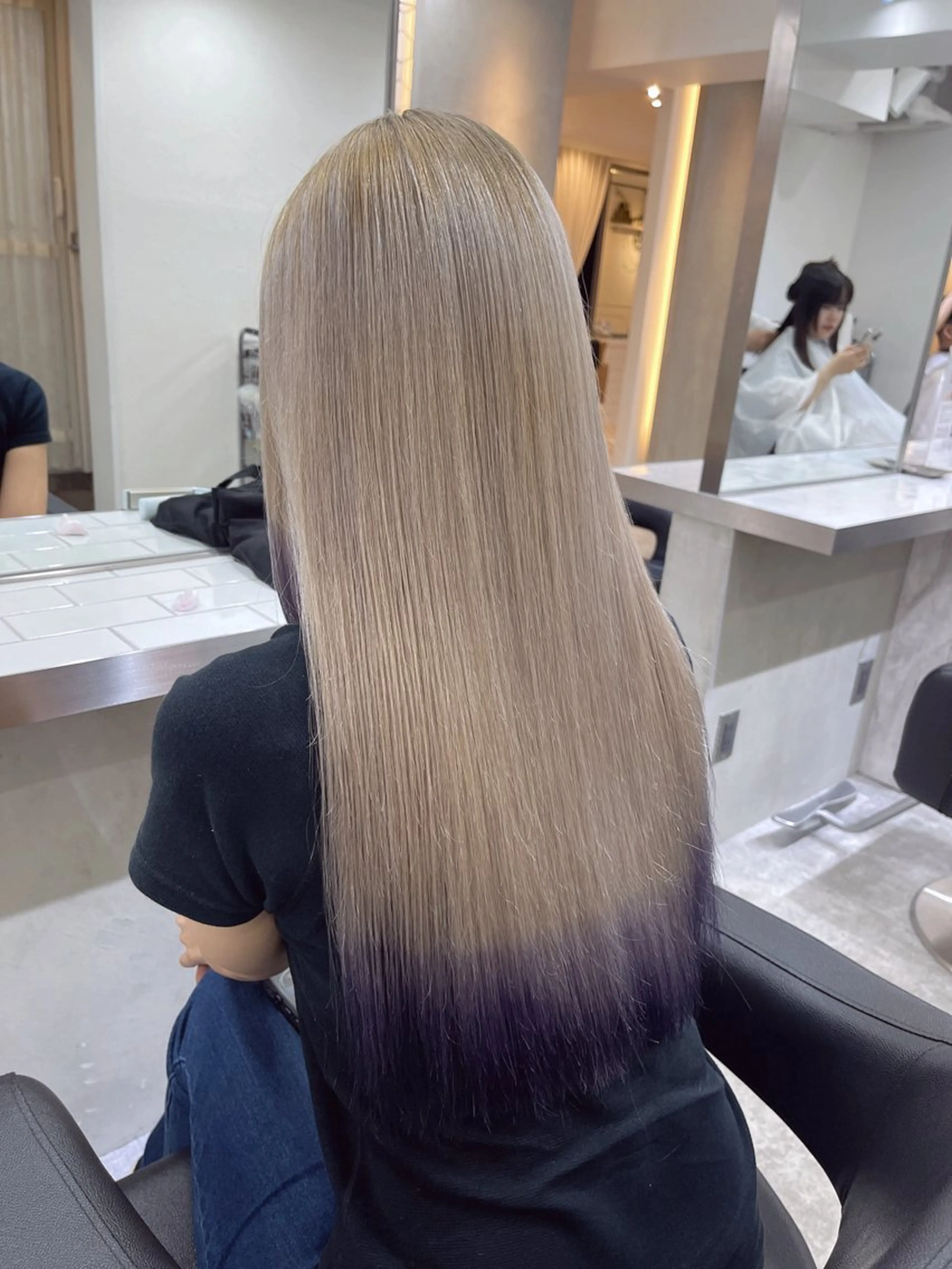 ロング カラー TENSHO レイヤー／ハイトーンのヘアスタイル