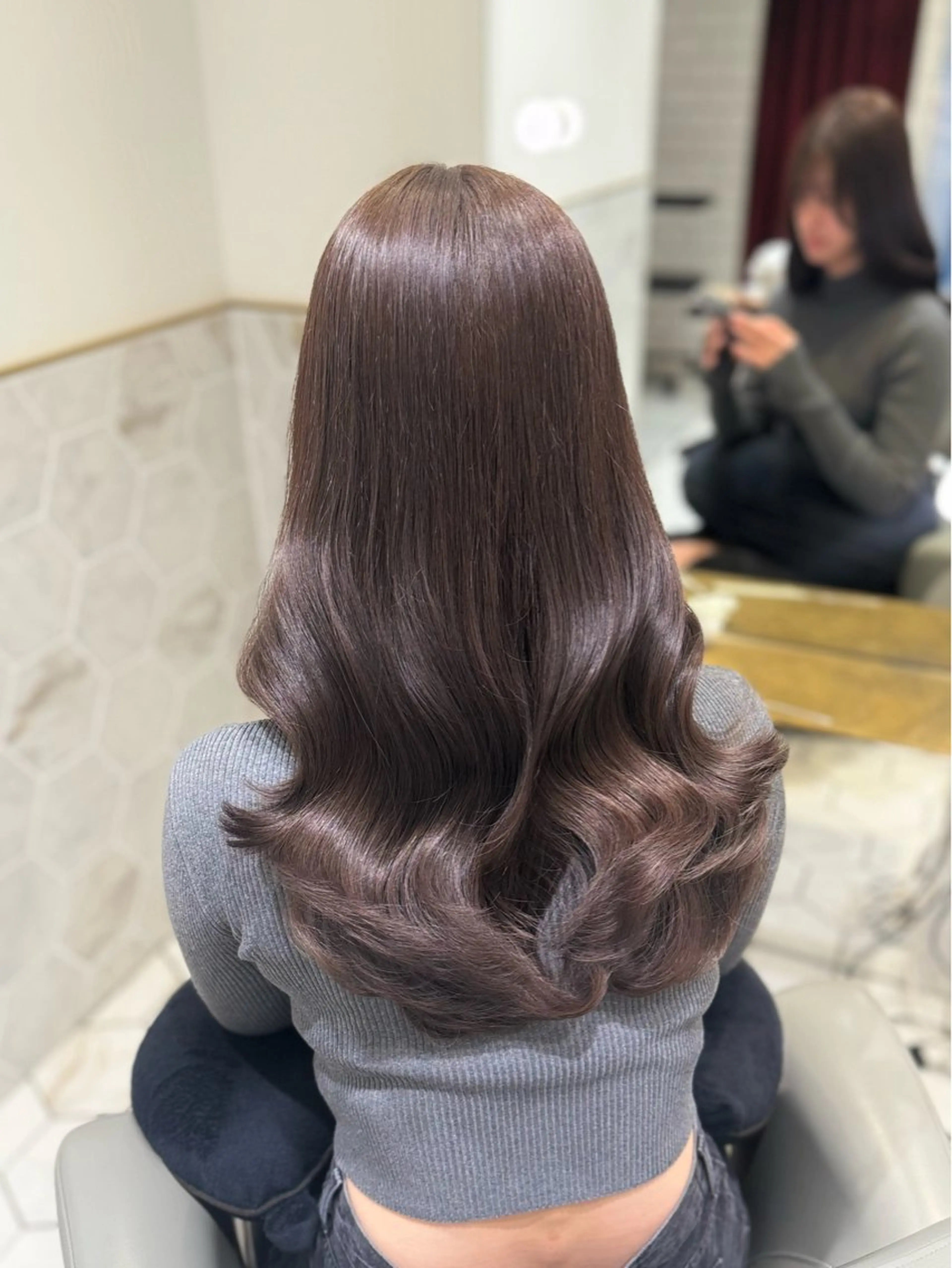 ロング カラー ベージュカラー オリーブベージュ ヘアカラー costes 今井芽依のヘアスタイル
