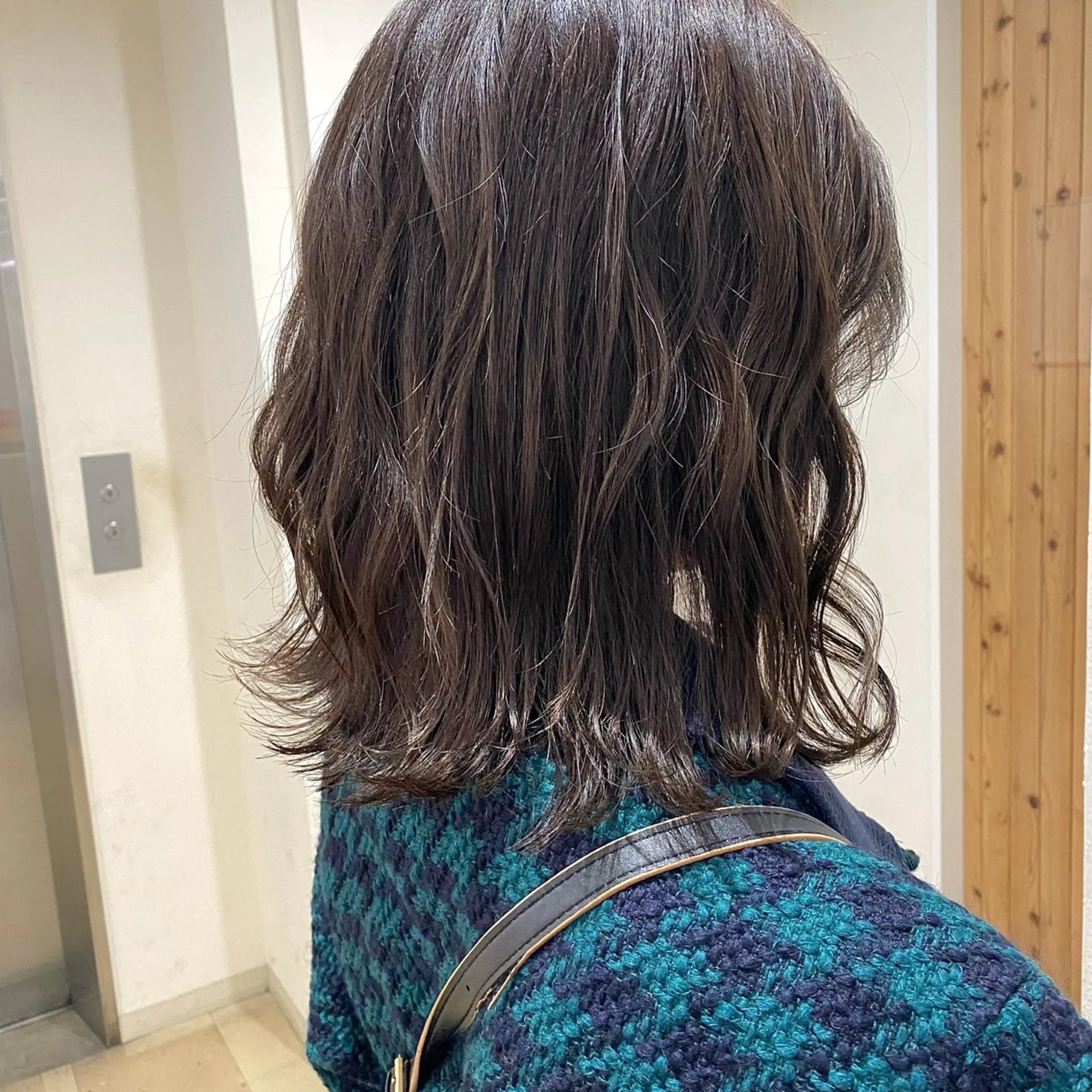ミディアム カラー カット ヘアカラー トリートメント 肌馴染みくすみカラー 花房 佑夏のヘアスタイル