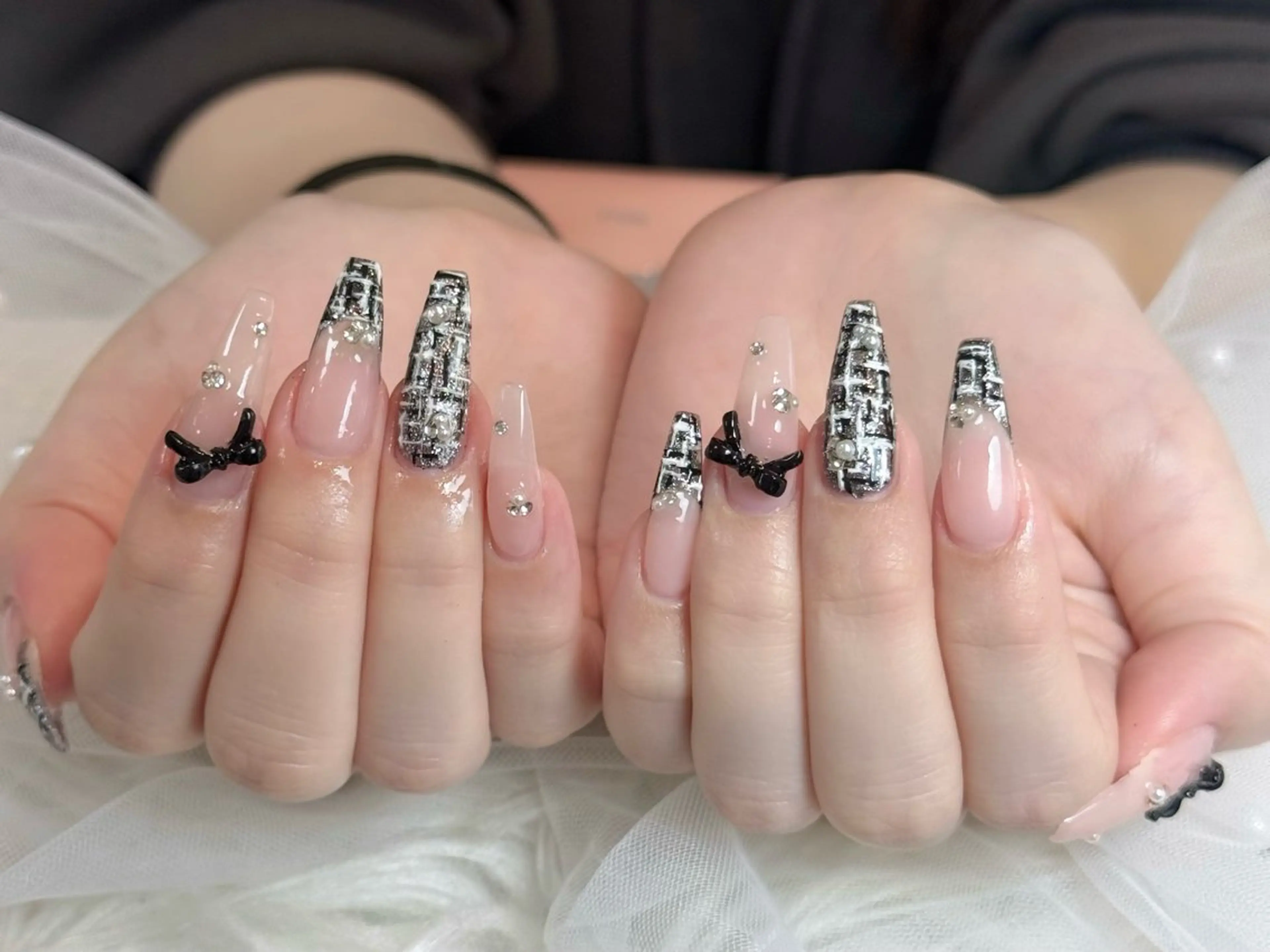 ネイル ボルドー ブラウン チークネイル ドット フットネイル Julli ジュリのネイルデザイン