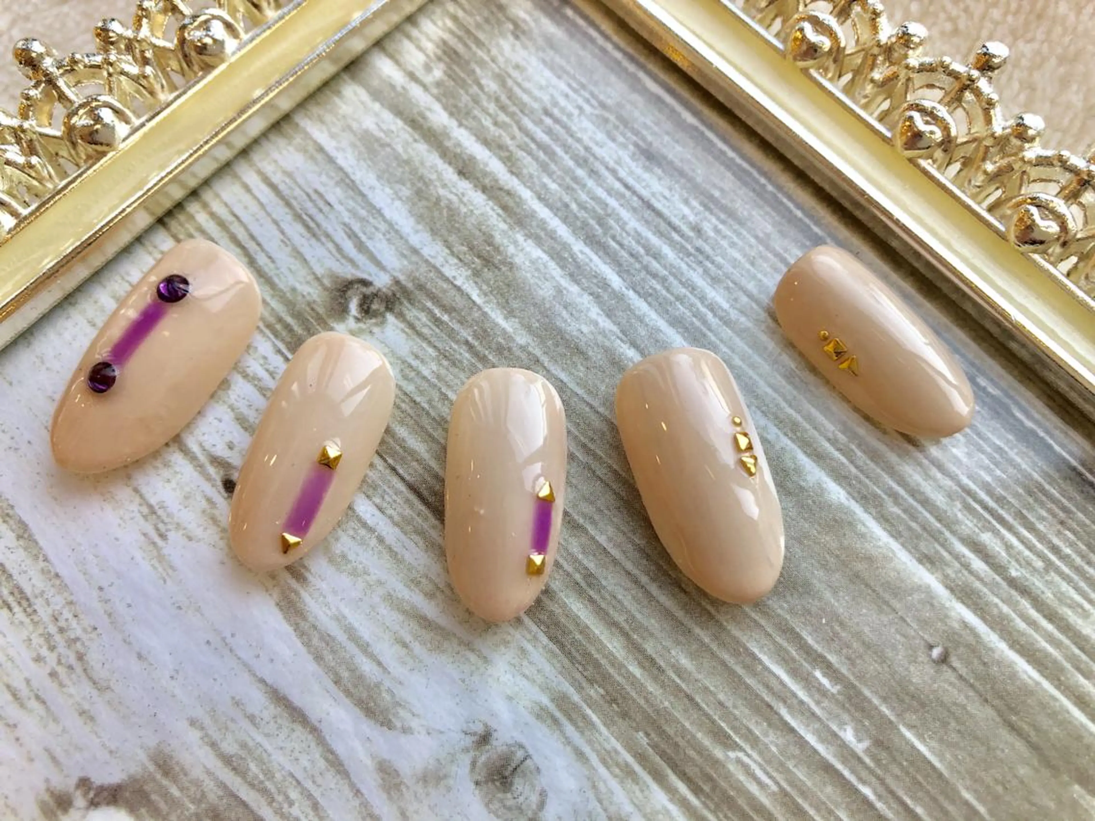 ネイル 【尾下】 ロイヤル•セラピストのネイルデザイン