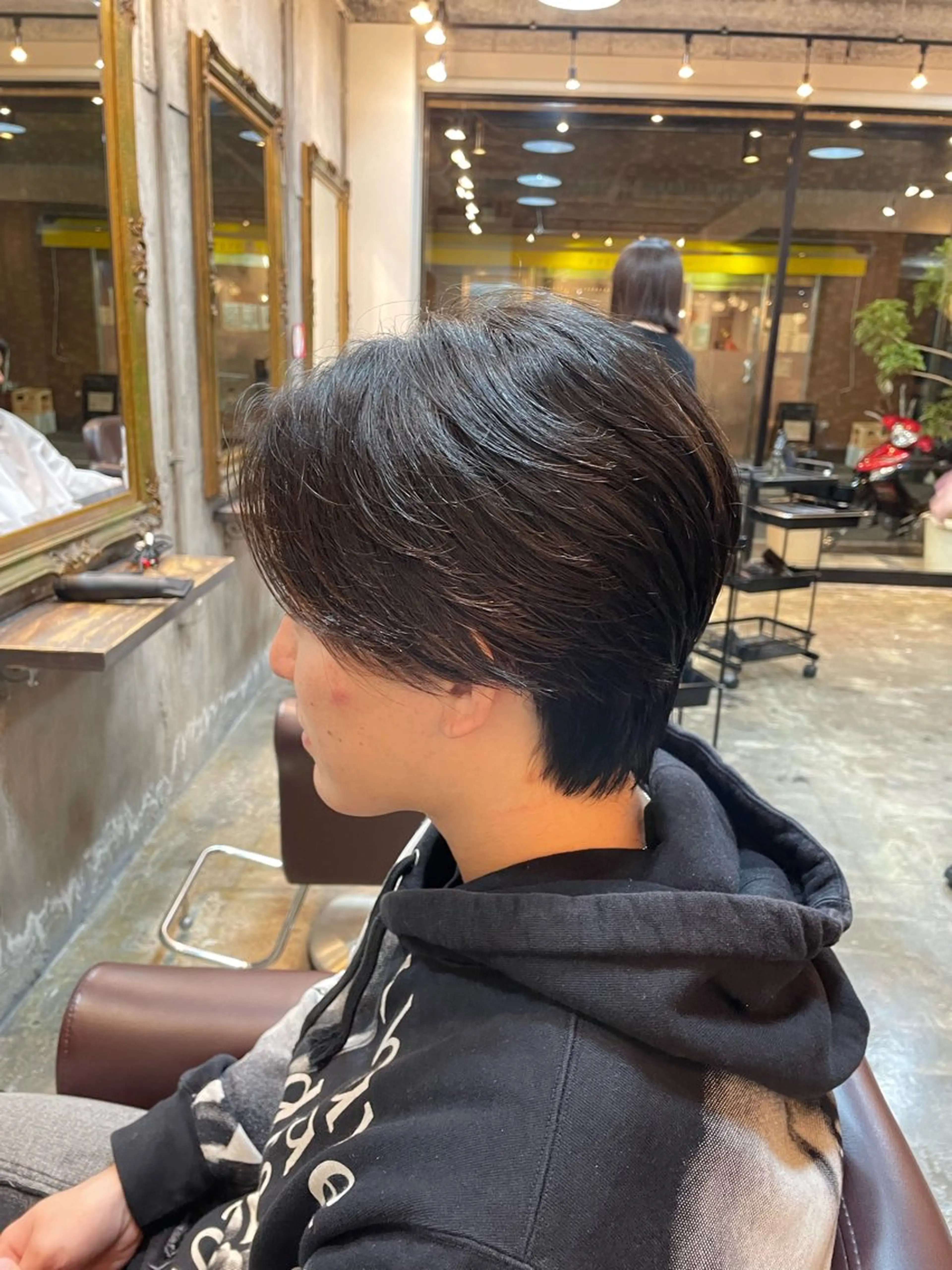 ミディアム メンズ 梅本 春菜のヘアスタイル