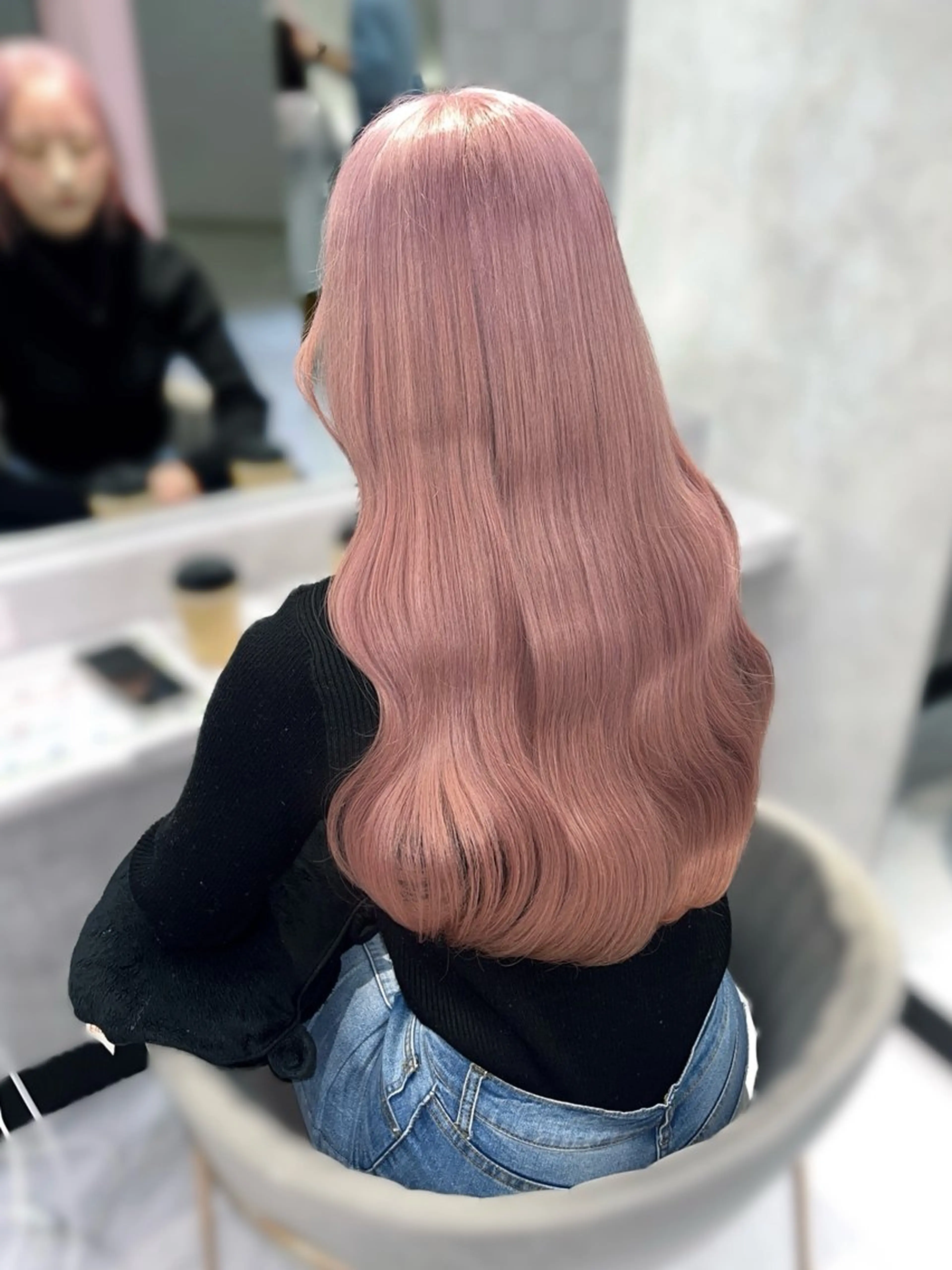 ロング karen/韓国ヘア / ブリーチ/透明感のヘアスタイル