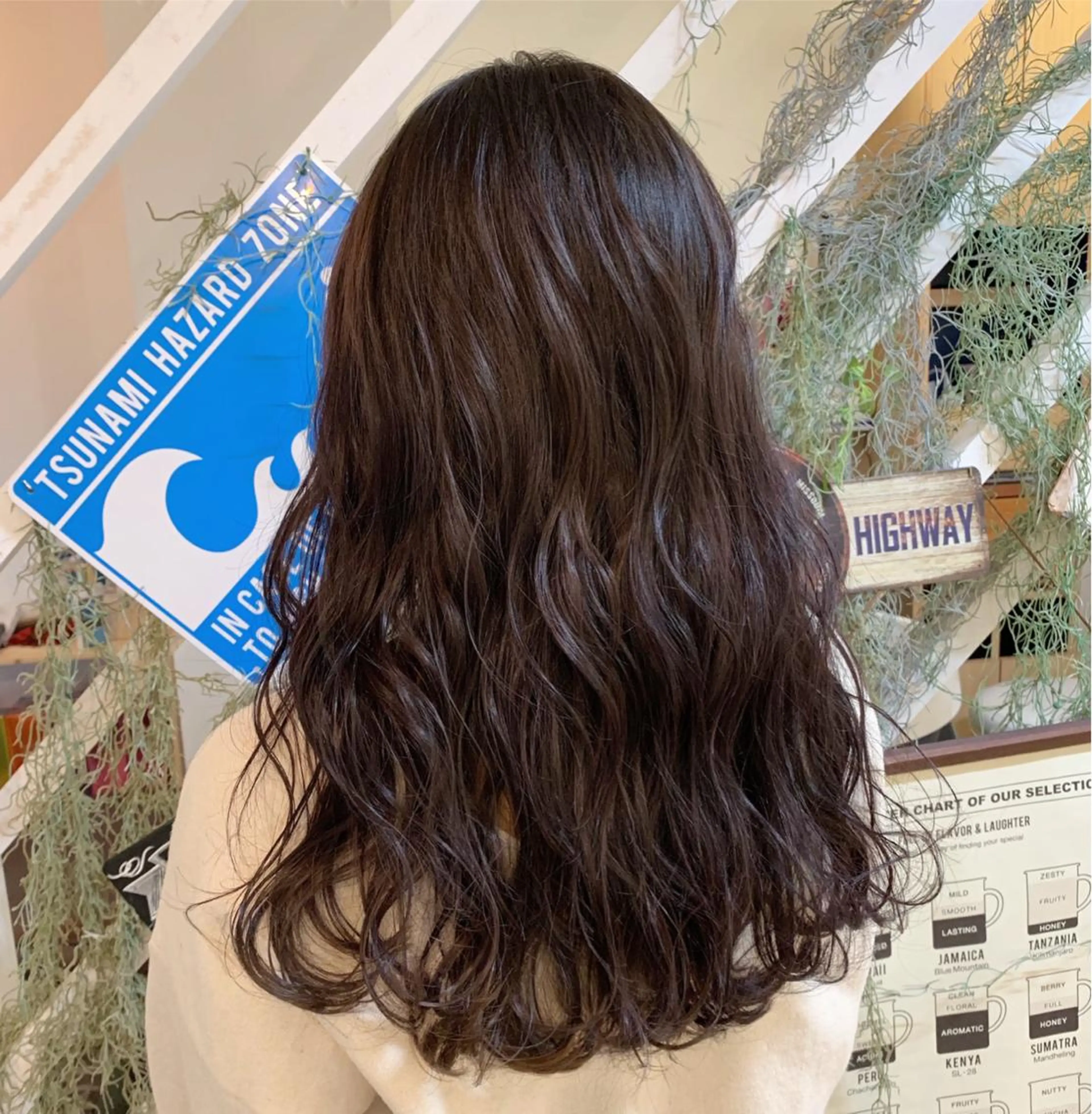 セミロング 二狼  （じろう）のヘアスタイル