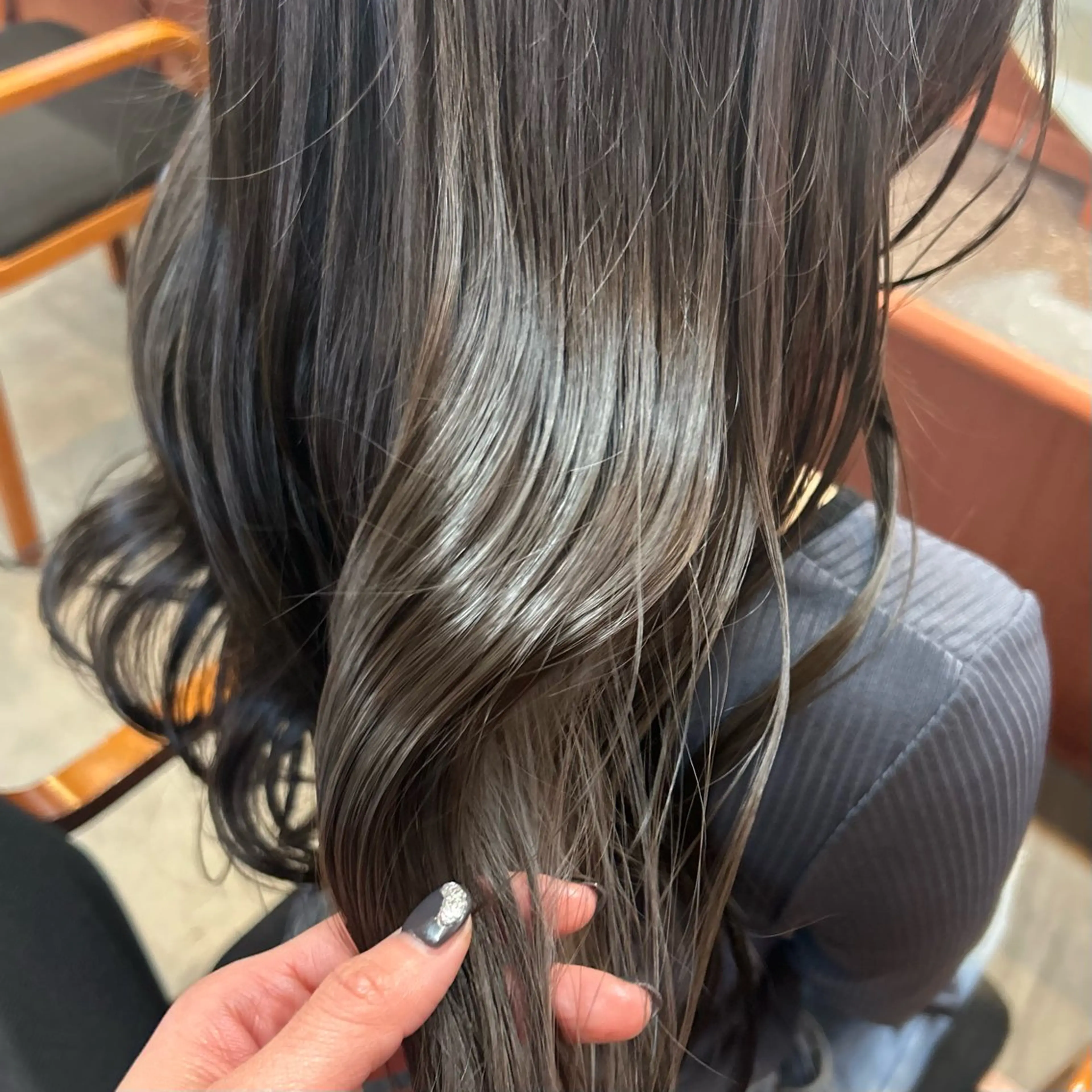 ロング カラー MUKU 市川 莉花のヘアスタイル