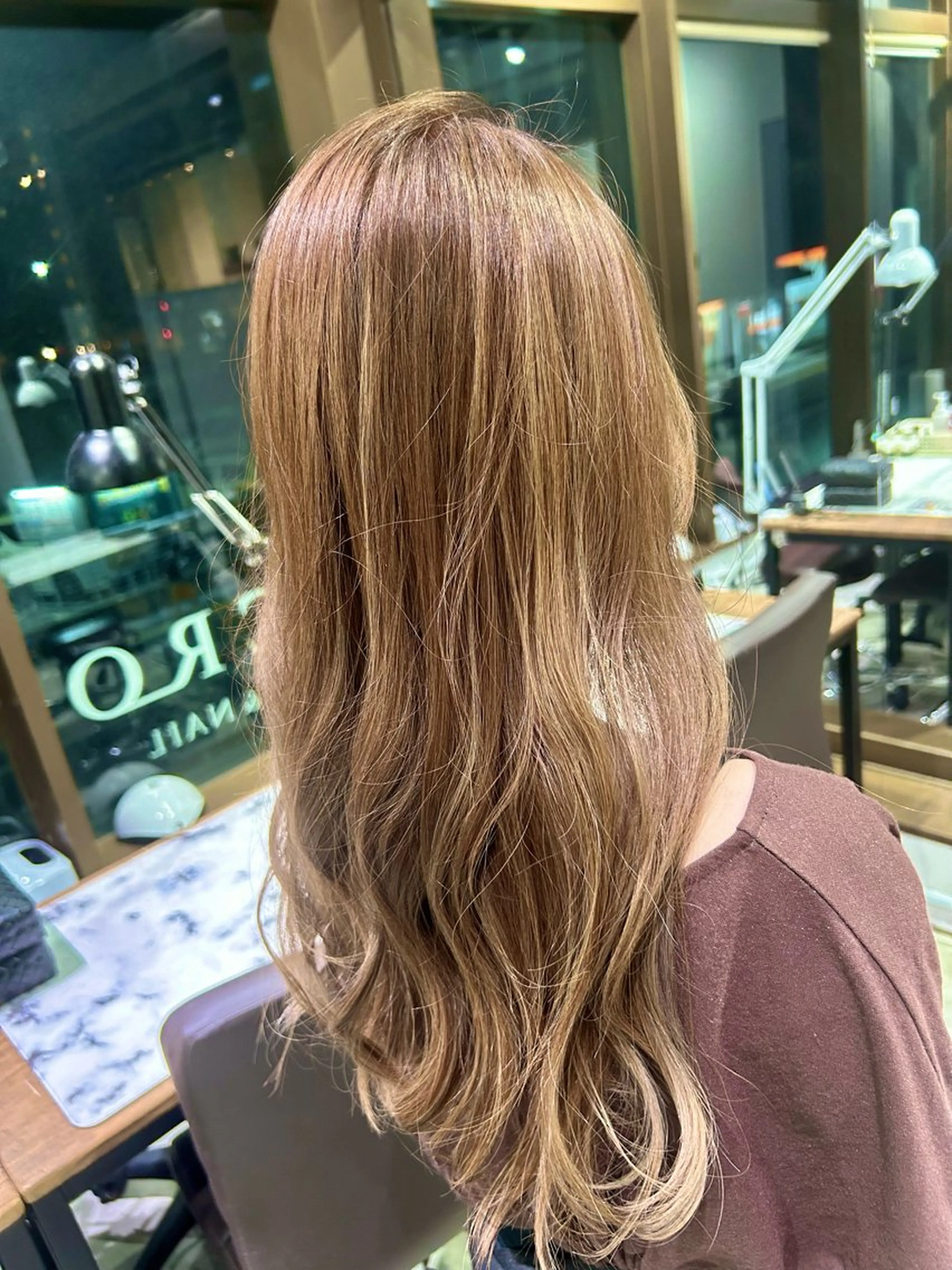 ロング カラー Reina .のヘアスタイル