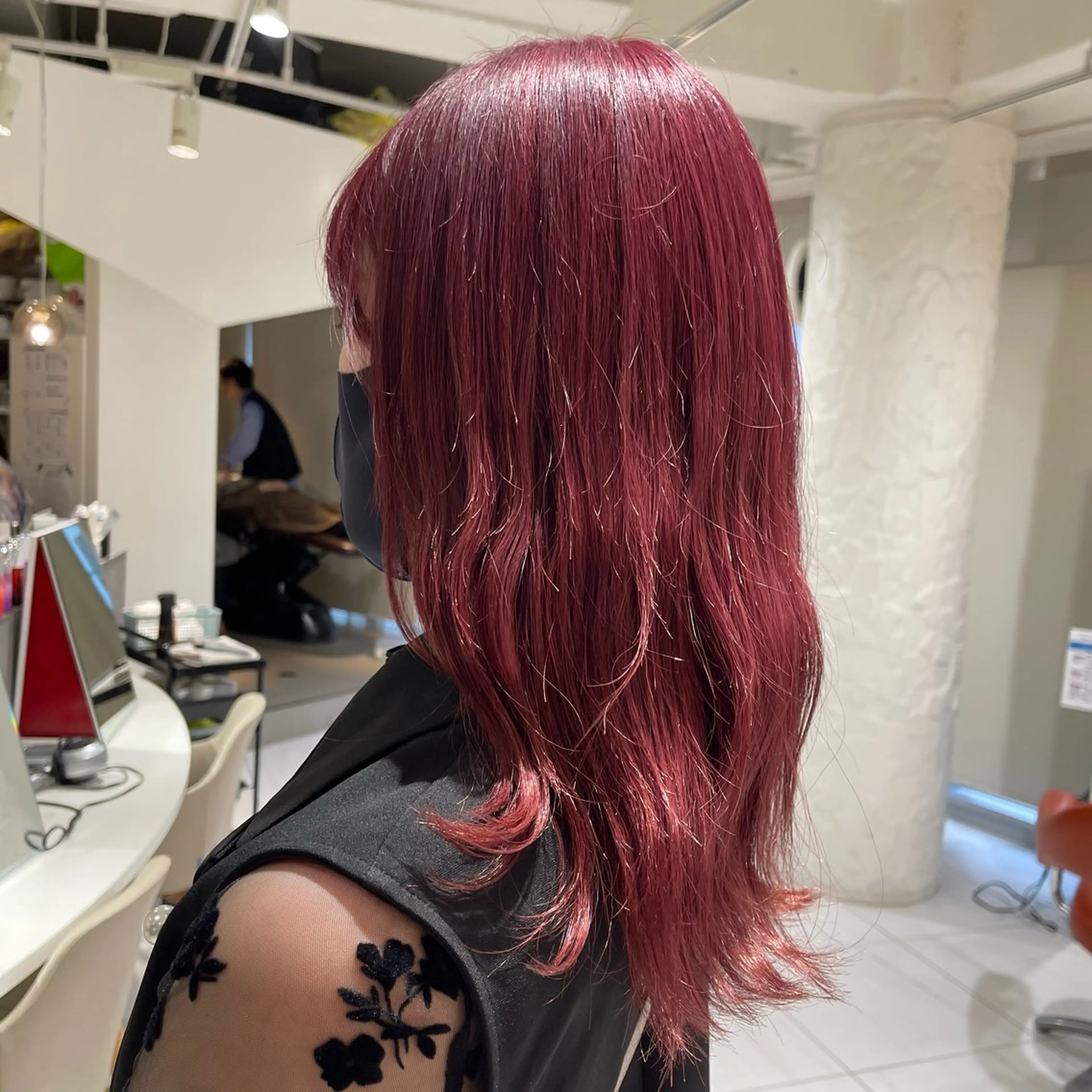 ミディアム カラー ブリーチ ピンクカラー レッドカラー 由比藤理子 ブリーチカラー🌈のヘアスタイル