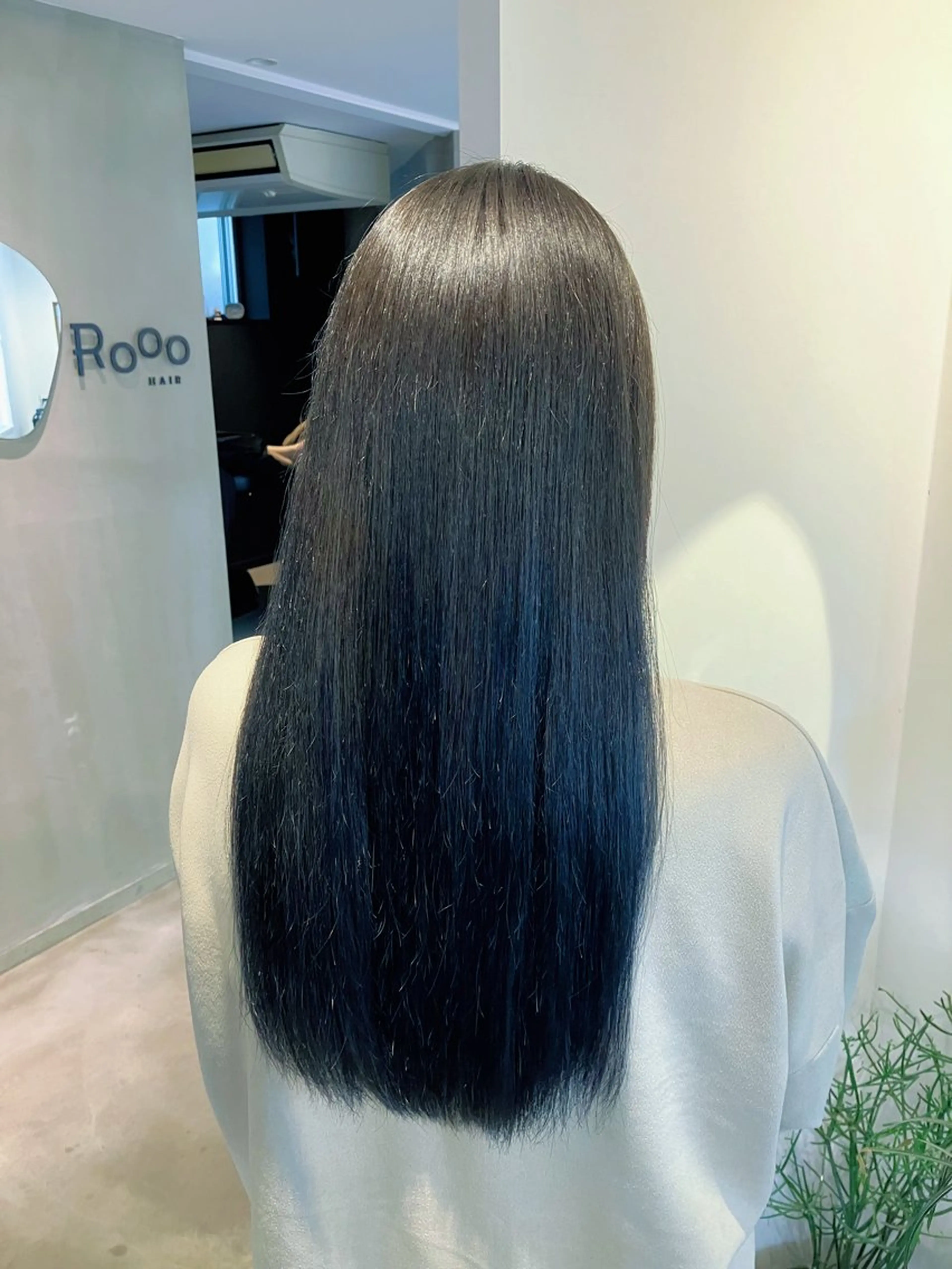 ロング カラー 黒髪 ブルーカラー ブルーブラック スズキアキエ/ 髪質改善/艶髪カラーのヘアスタイル