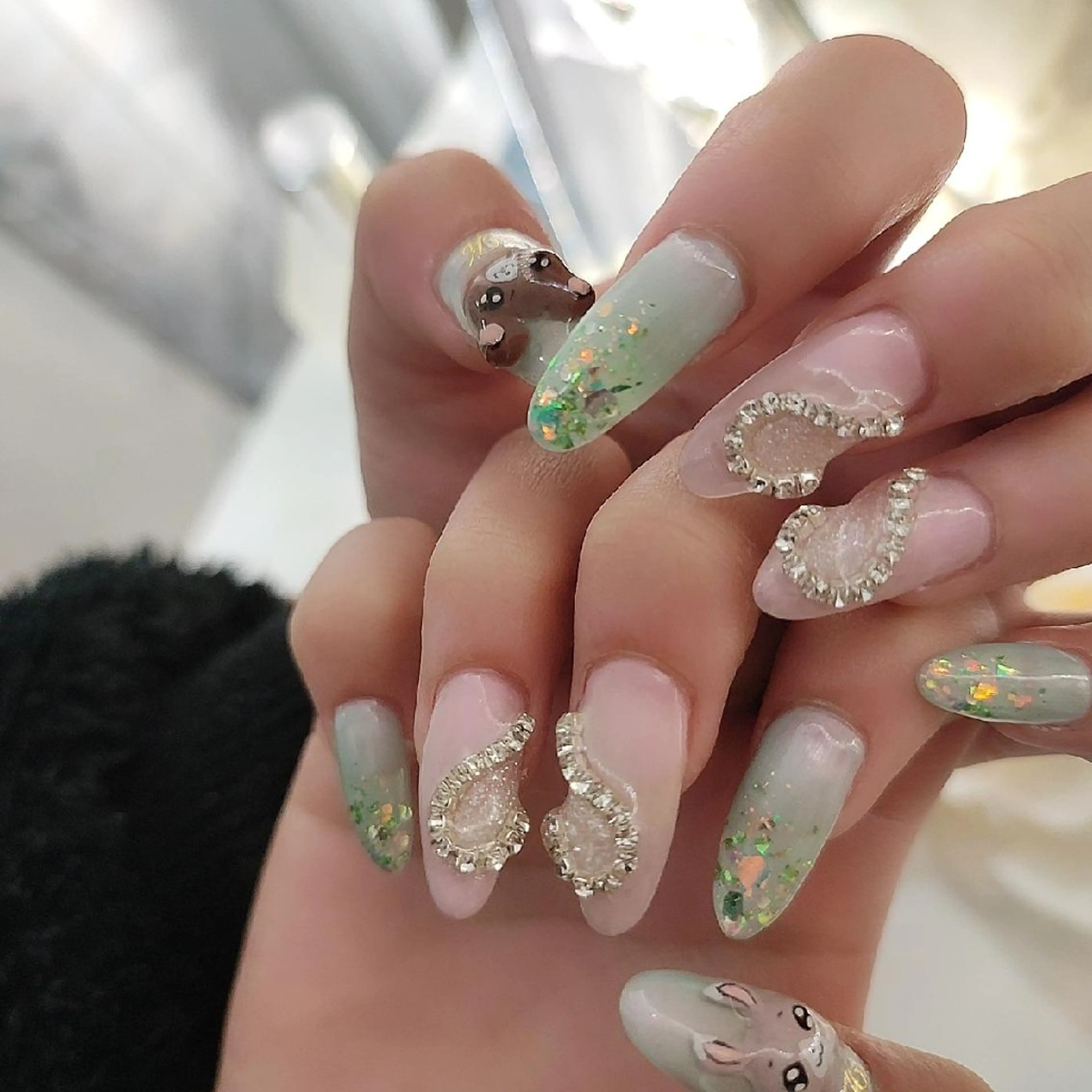 ネイル ハンドネイル RUNWAY 　　の眉毛・アイブロウイメージ