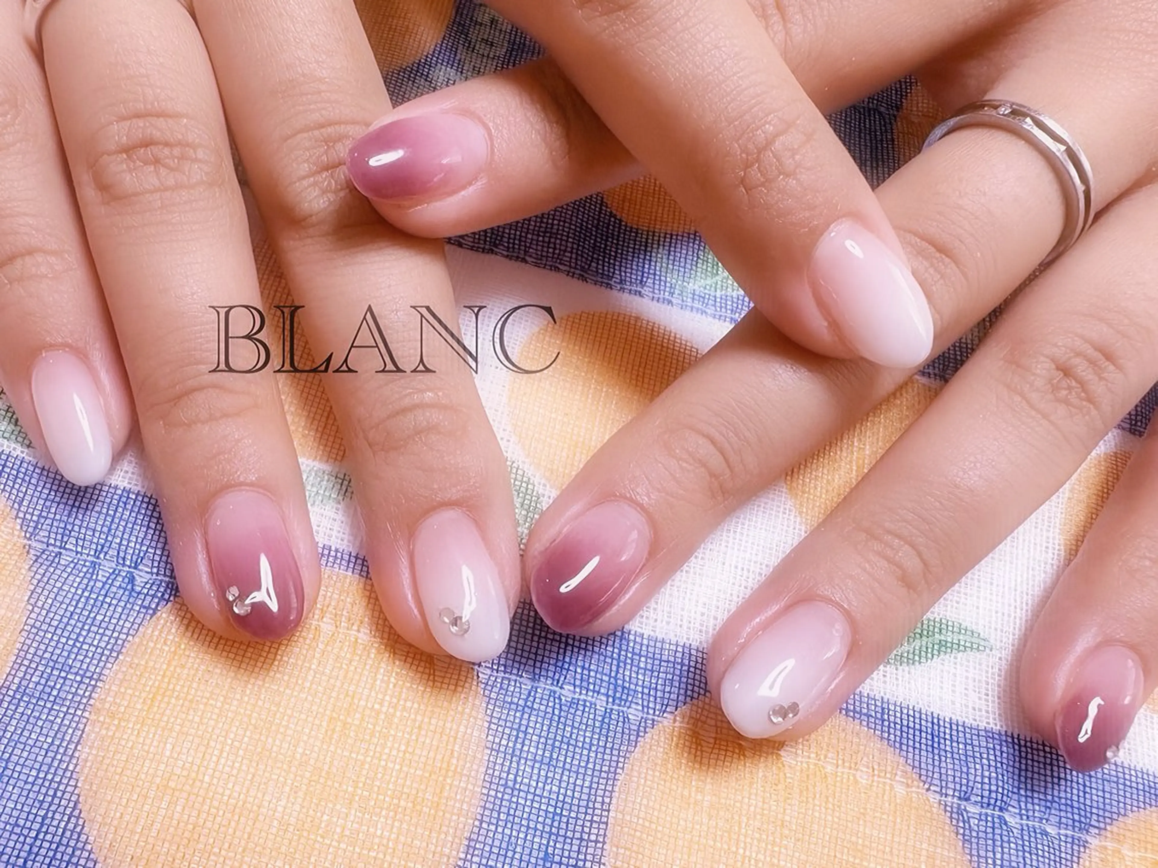 ネイル アートネイル 長さ出し ジェルネイル グラデーション 卒業式 ハンドネイル BLANC （ブラン）のネイルデザイン